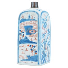 Chinese Imari square-sided bottle vase, Kangxi period (1662-1722)