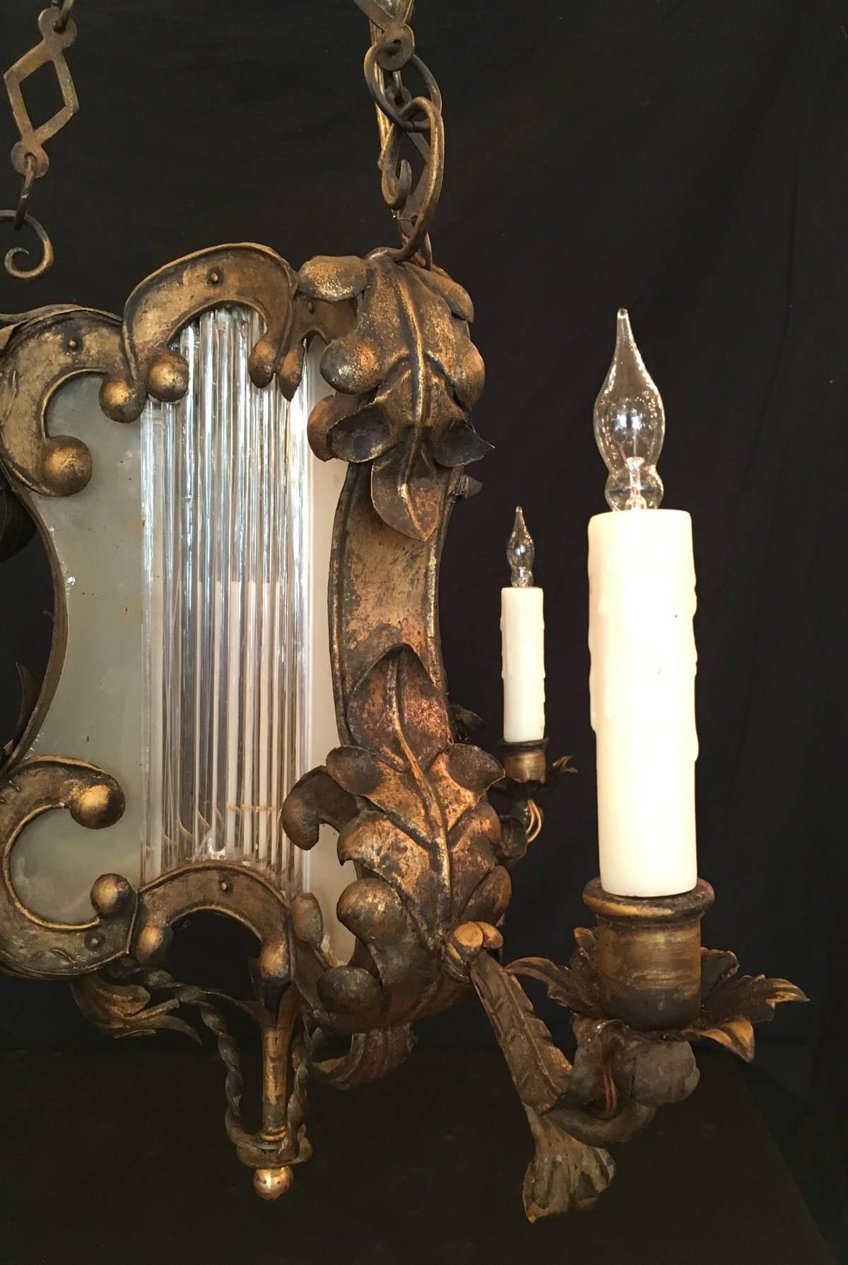 italien Lustre baroque vénitien du XVIIIe siècle en bois doré, tôle et verre