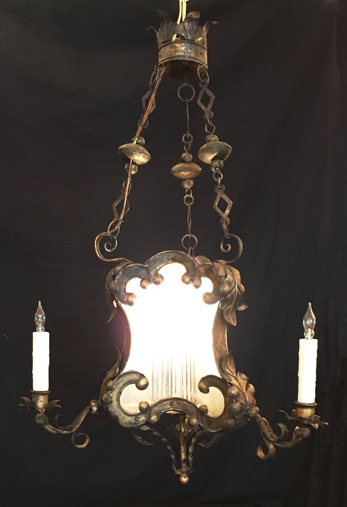 Ferro Lampadario a lanterna in vetro, dorato e tole del barocco veneziano in vendita