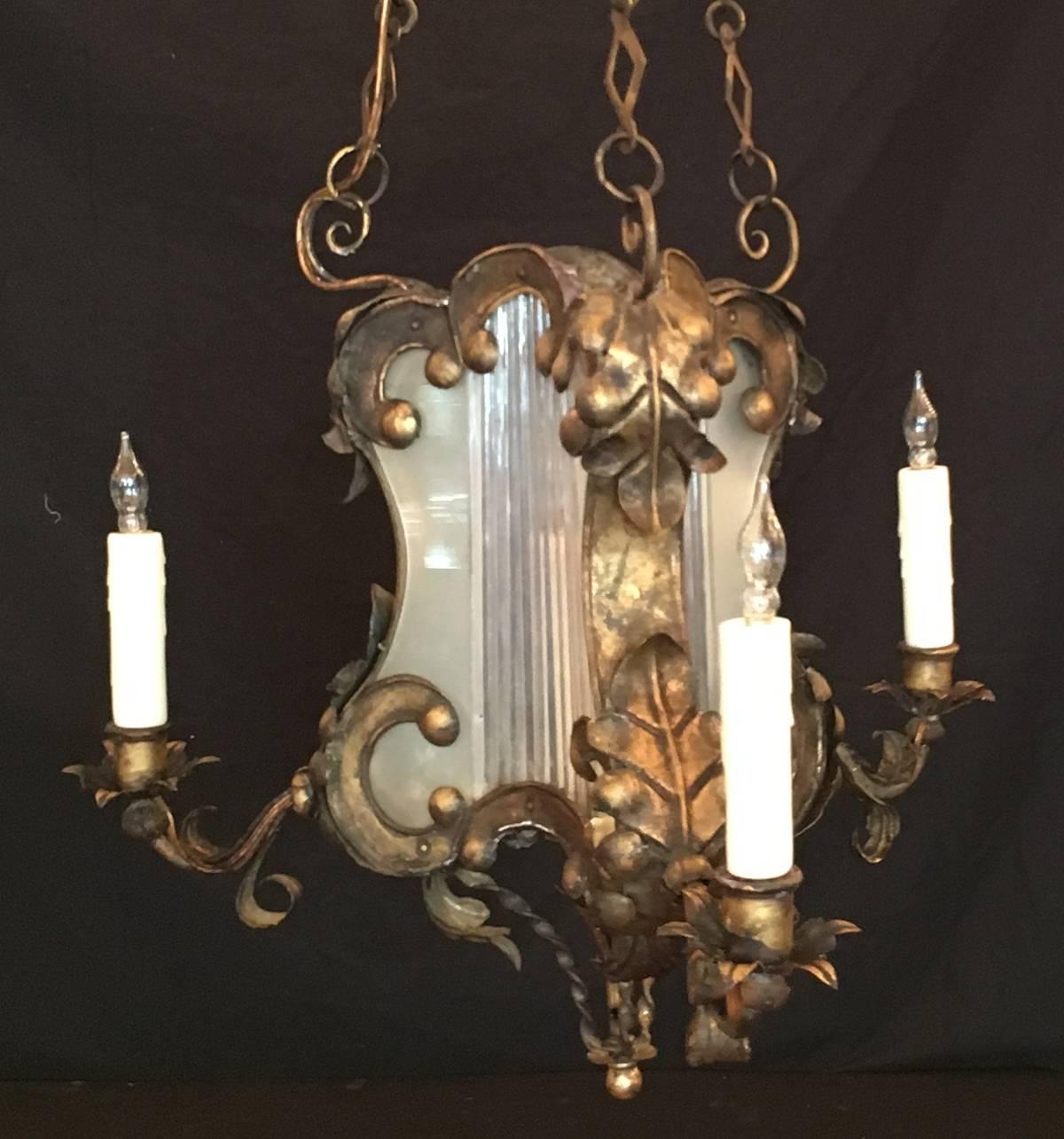 XVIIIe siècle et antérieur Lustre baroque vénitien du XVIIIe siècle en bois doré, tôle et verre