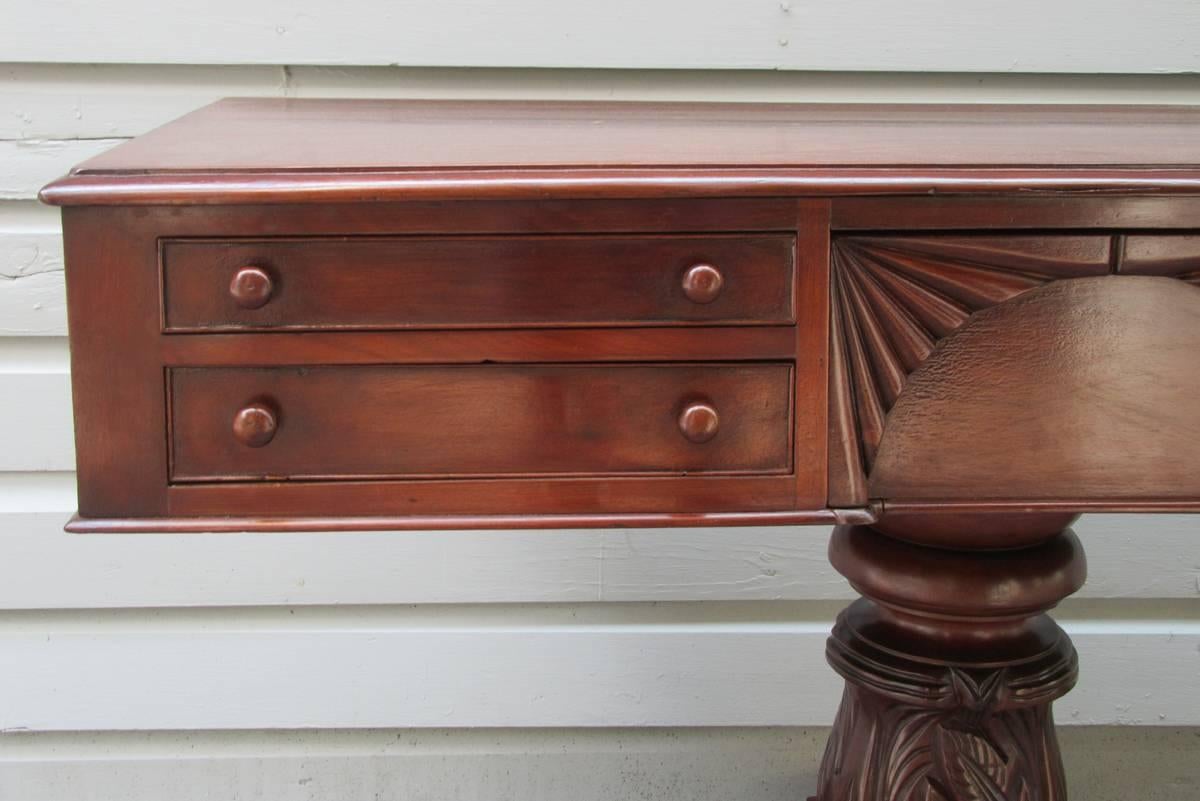 Regency Table de service à piédestal en acajou de style Régence des Caraïbes du début du XIXe siècle en vente