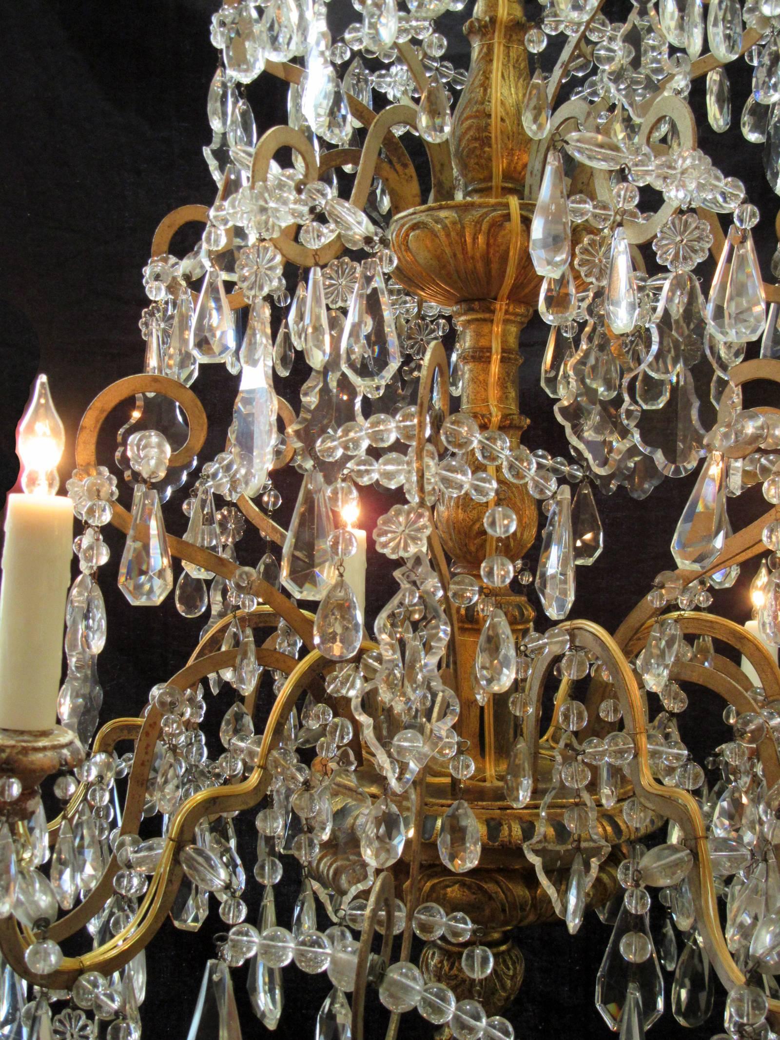 Baroque 18th Century Italian Genoese Chandelier with Finely Carved Giltwood and Crystal