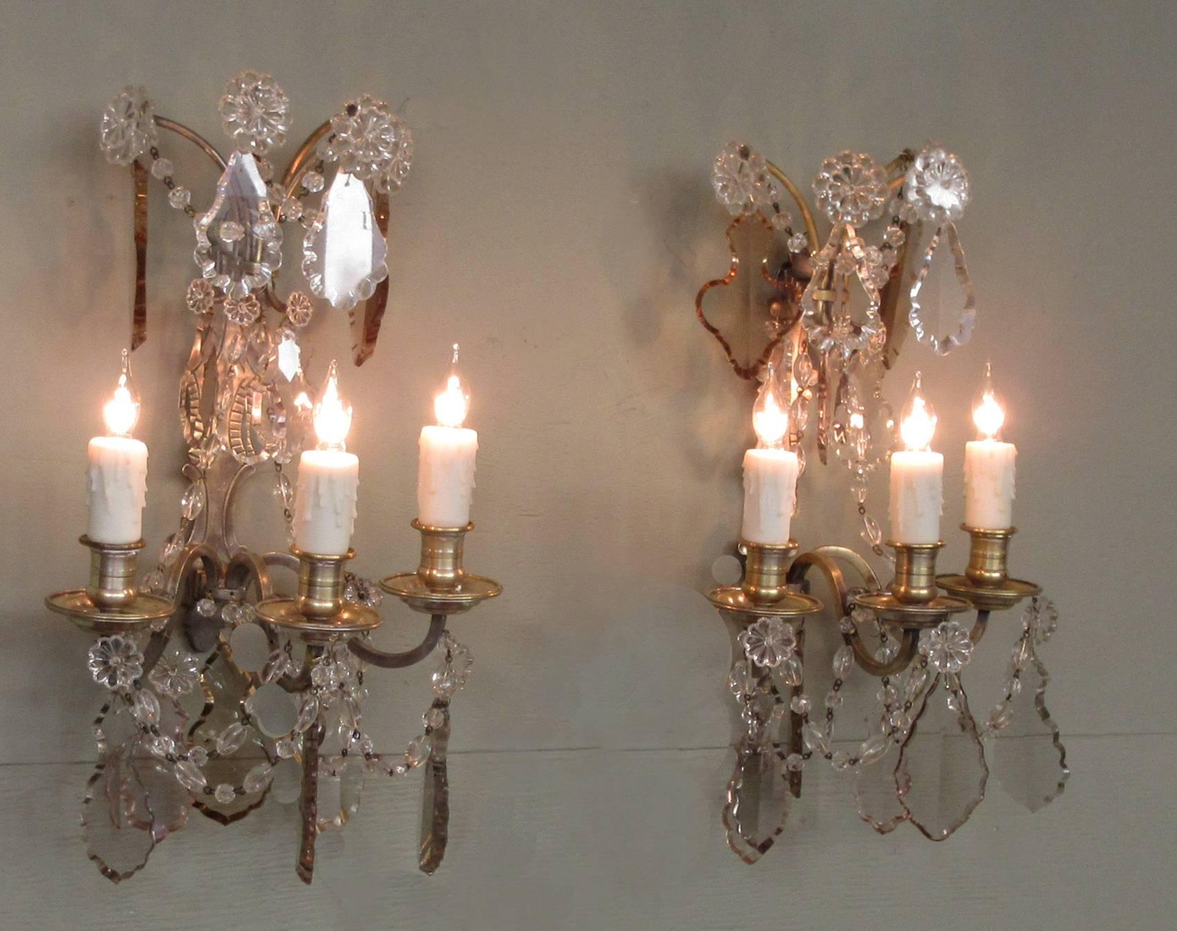 Pair of Early 20th Century French Louis XIV Crystal and Bronze Sconces In Good Condition For Sale In Charleston, SC