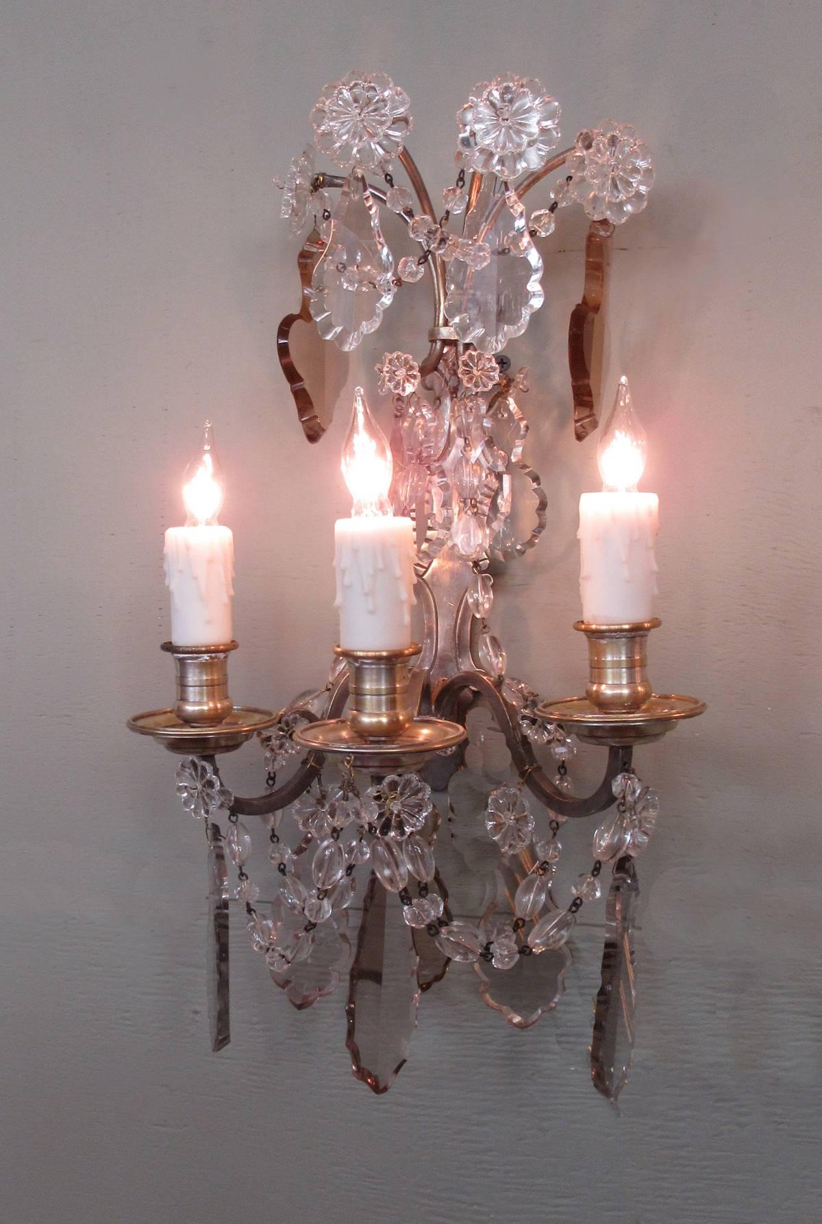 Pair of Early 20th Century French Louis XIV Crystal and Bronze Sconces For Sale 2