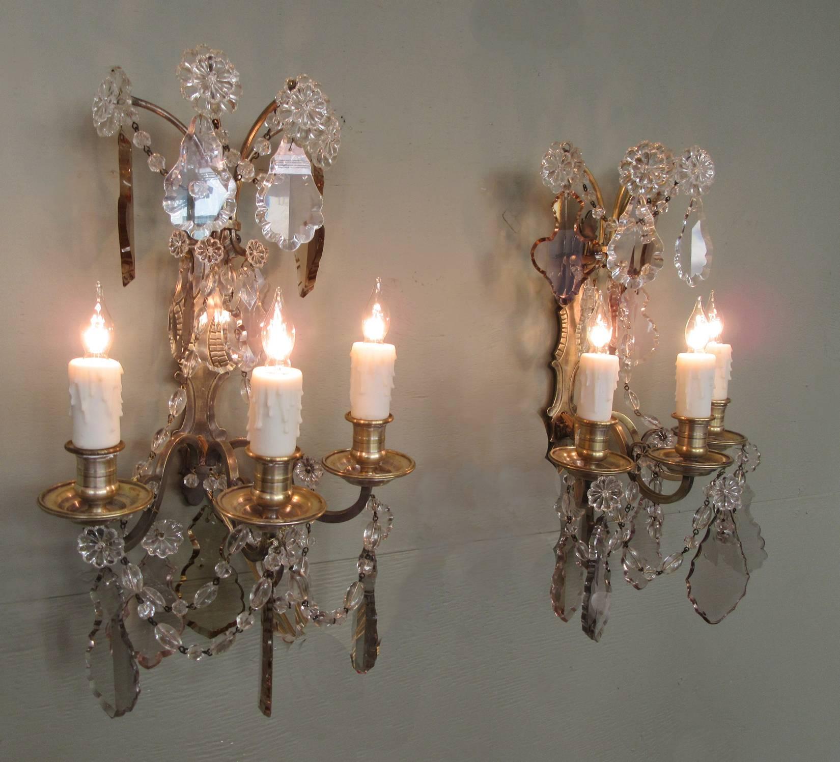 Pair of Early 20th Century French Louis XIV Crystal and Bronze Sconces For Sale 3