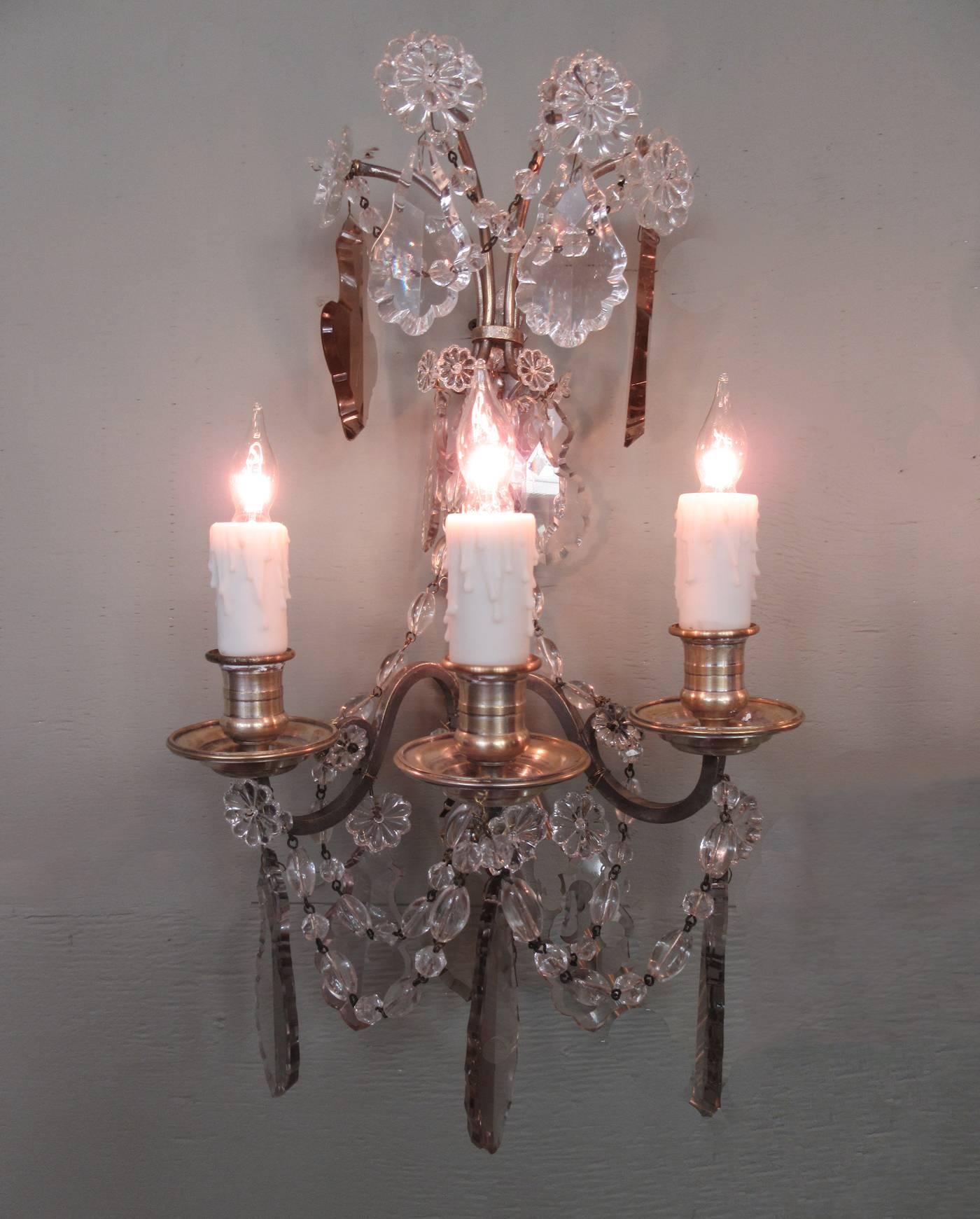 Pair of Early 20th Century French Louis XIV Crystal and Bronze Sconces For Sale 1