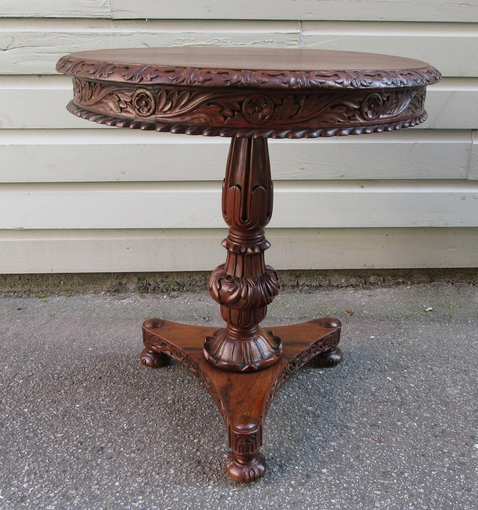 19th Century British Colonial Regency Rosewood Occasional Table In Good Condition In Charleston, SC