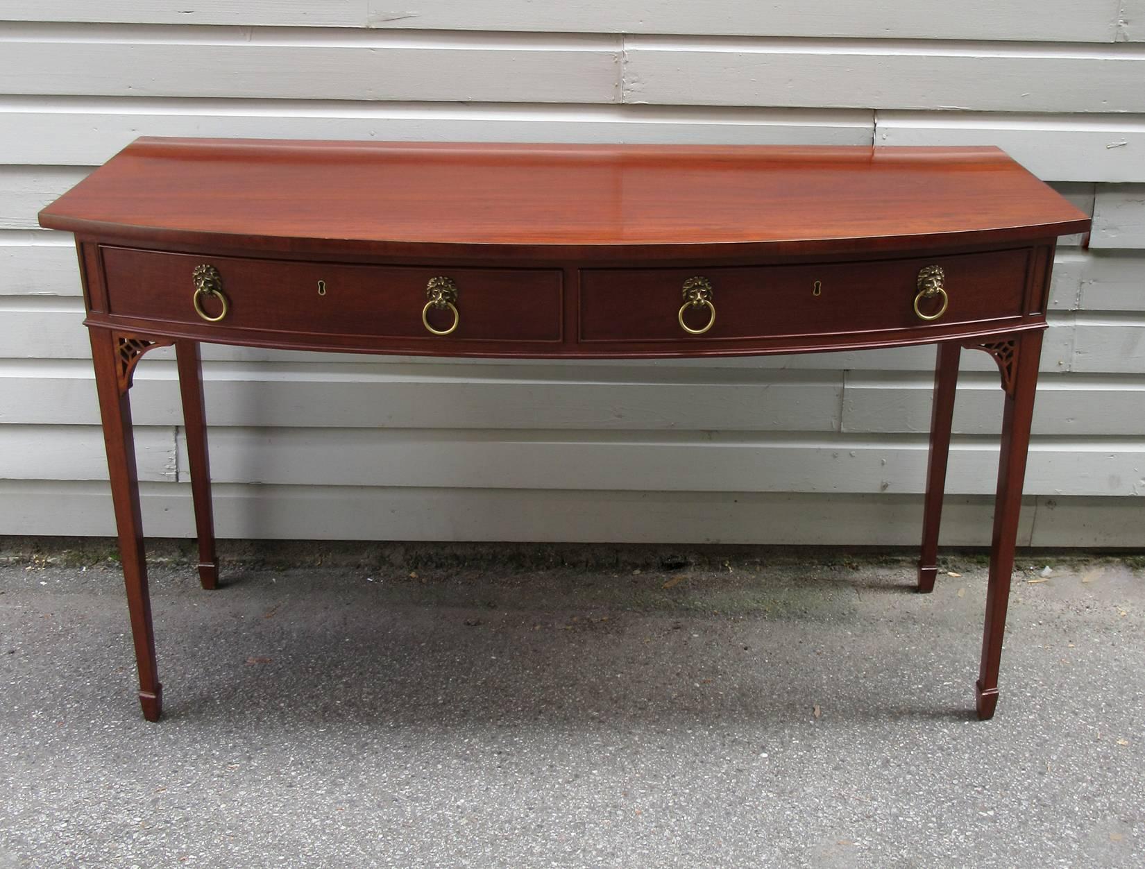 Early 19th Century English Hepplewhite Mahogany Bowfront Serving Table 1
