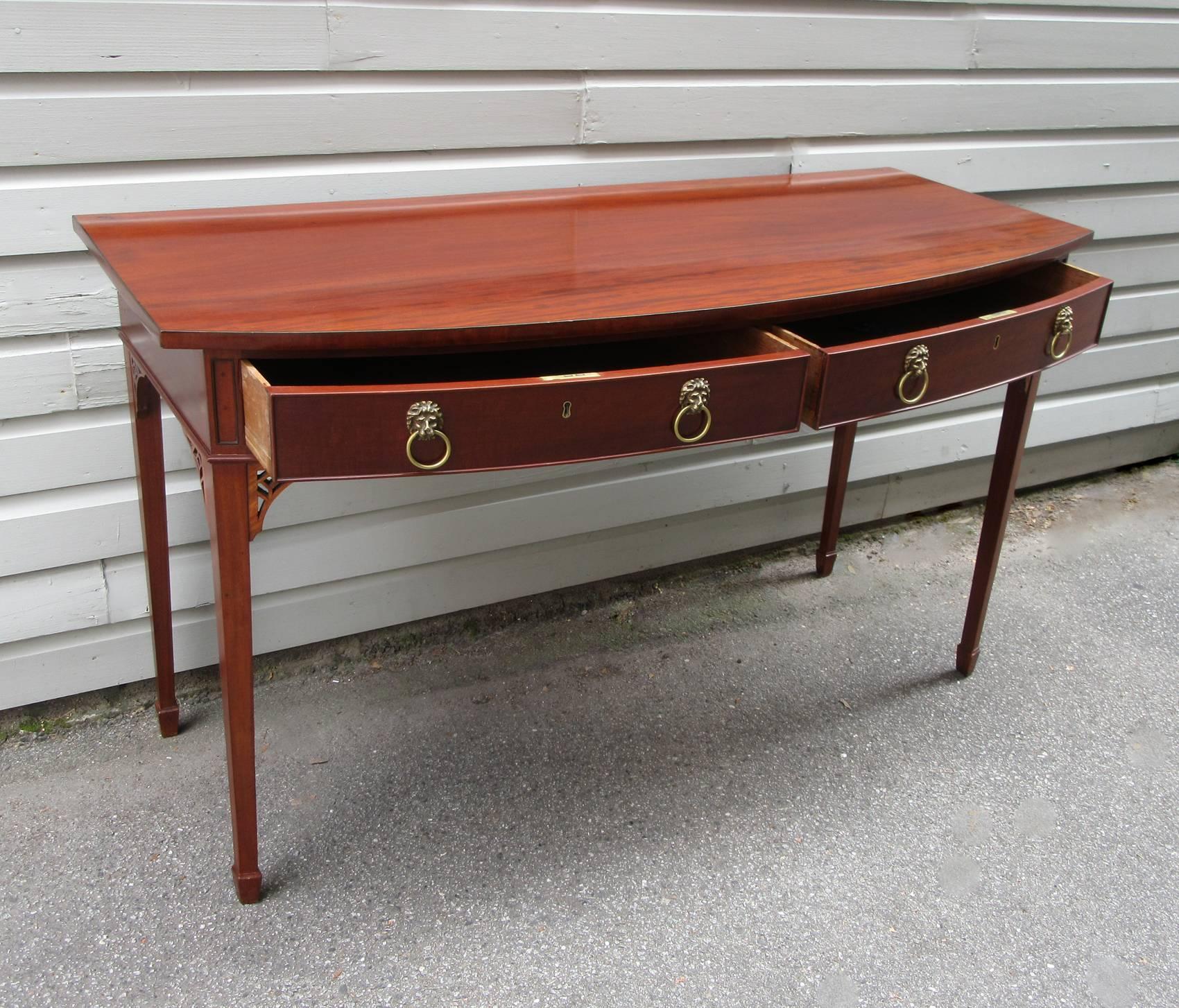 Early 19th Century English Hepplewhite Mahogany Bowfront Serving Table 5