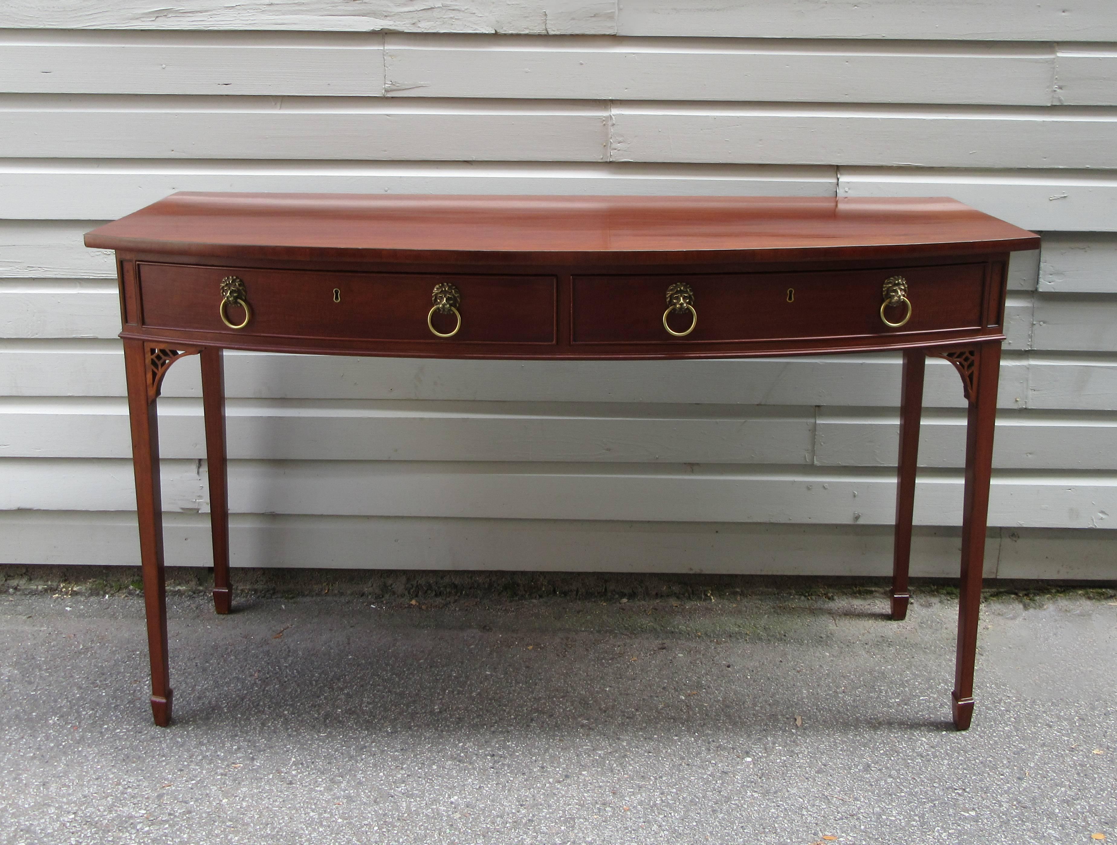 Early 19th Century English Hepplewhite Mahogany Bowfront Serving Table 2