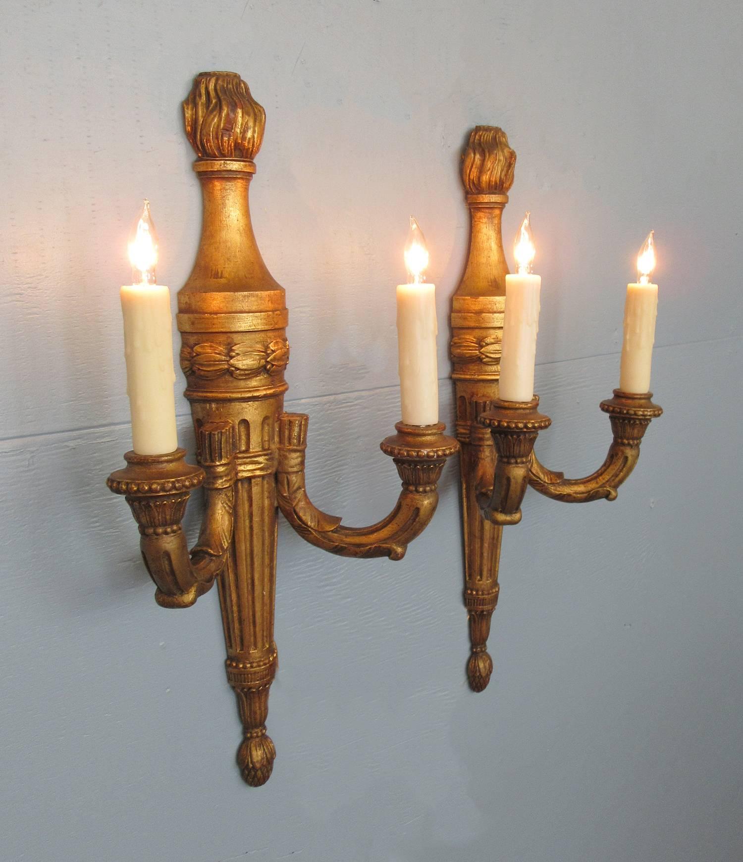 Pair of Early 20th Century Italian Neoclassical Giltwood Torchiere Sconces 4