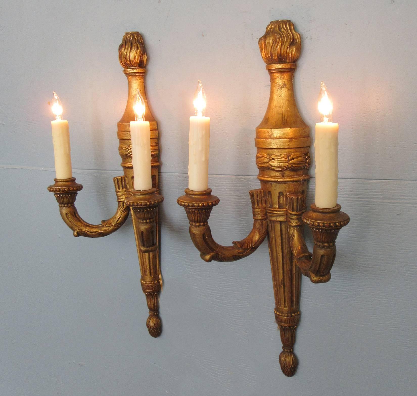 Pair of Early 20th Century Italian Neoclassical Giltwood Torchiere Sconces 5