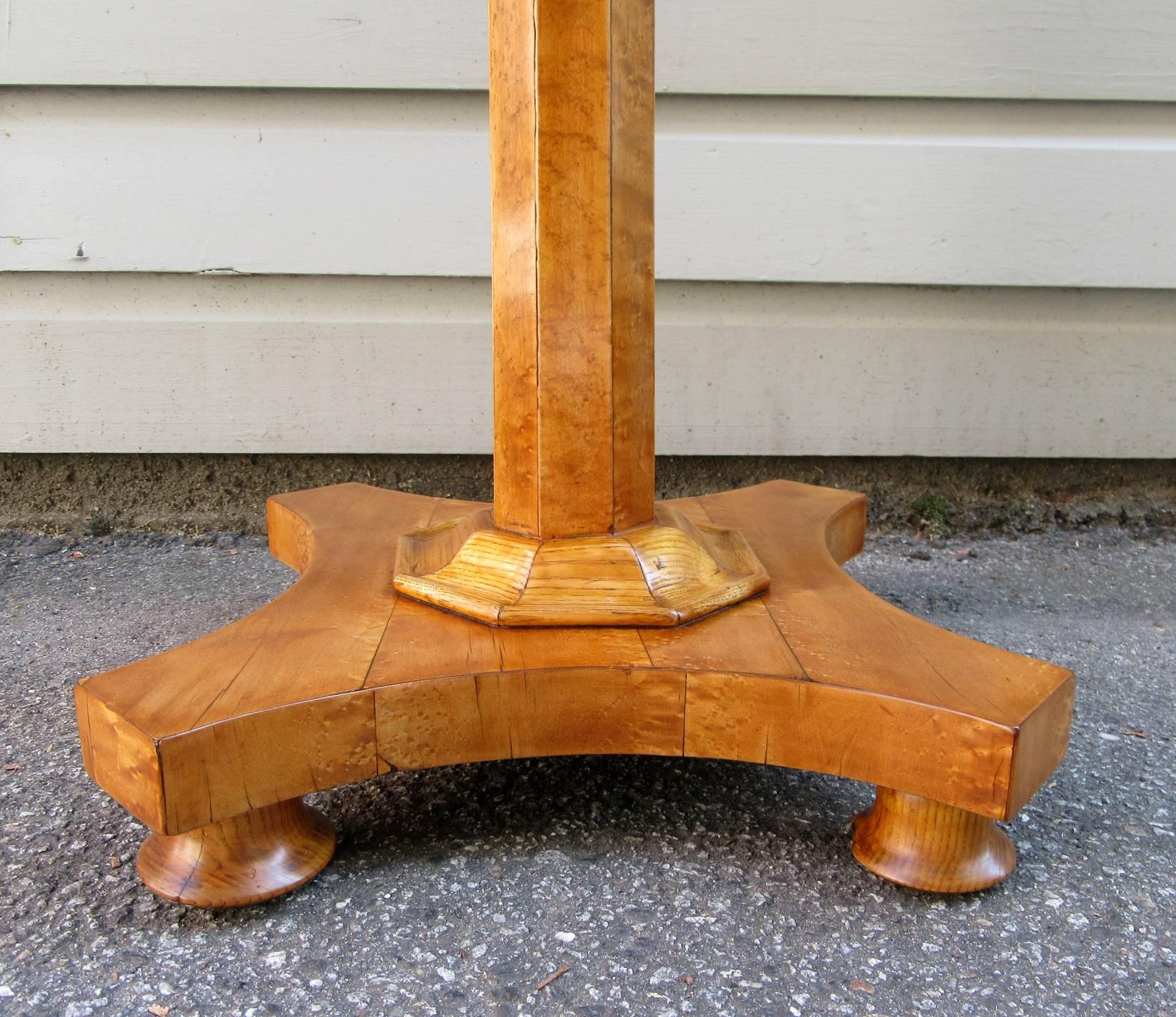 Ash 19th Century English Regency Birdseye Maple Occasional Pedestal Table