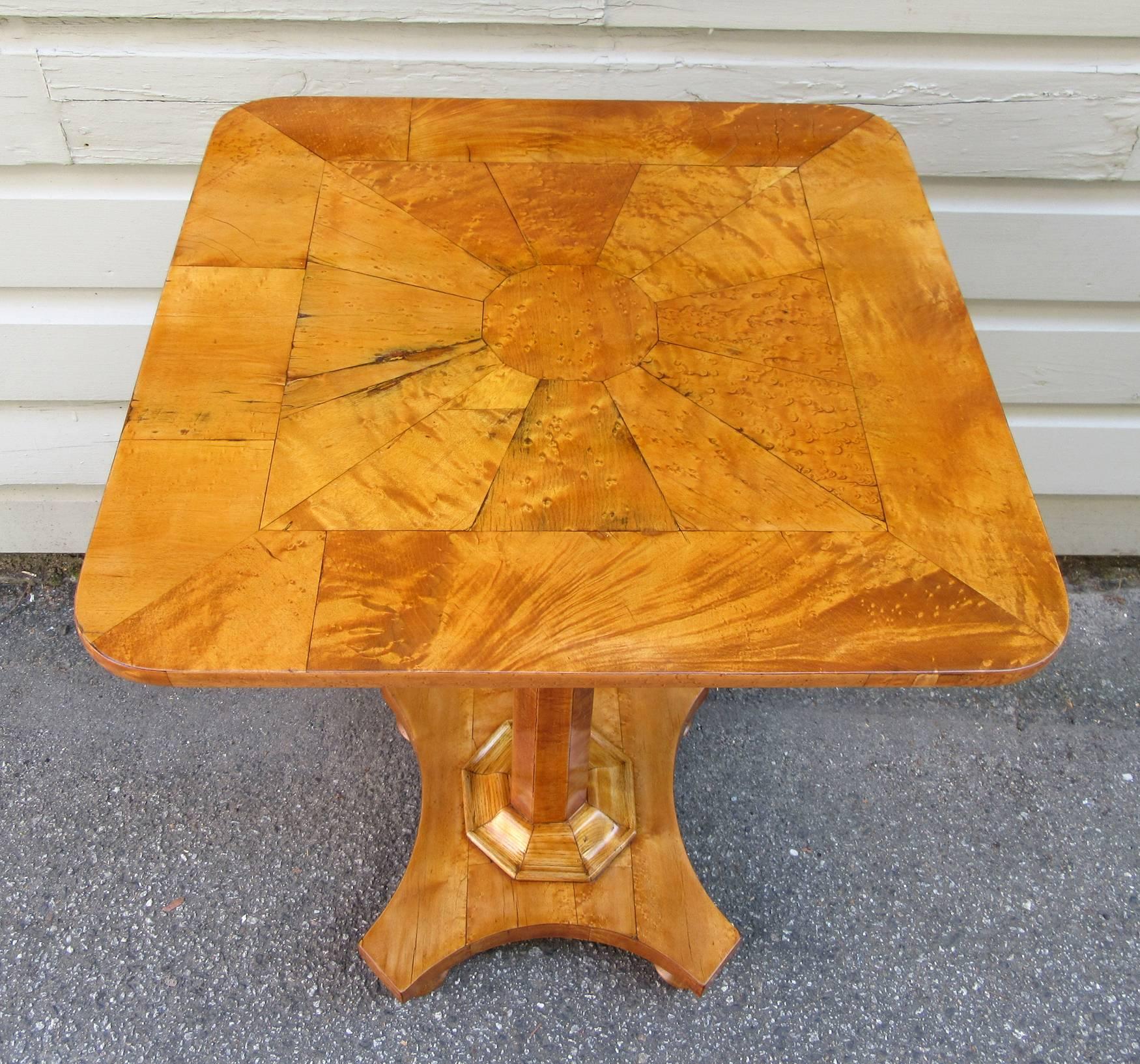 19th Century English Regency Birdseye Maple Occasional Pedestal Table In Excellent Condition In Charleston, SC