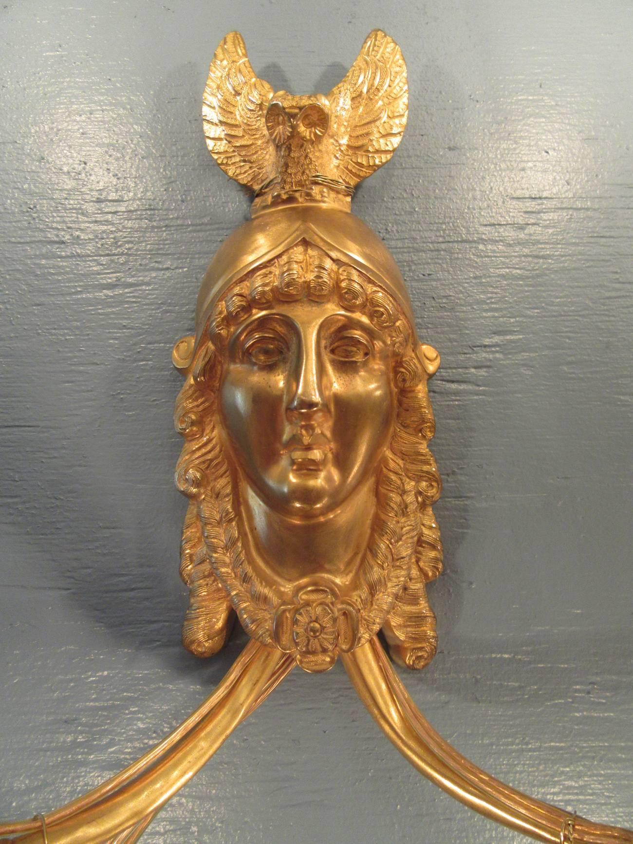 Französische Bronze-Dore Athena mit Eulen-Wandleuchtern, 19. Jahrhundert (Vergoldet) im Angebot
