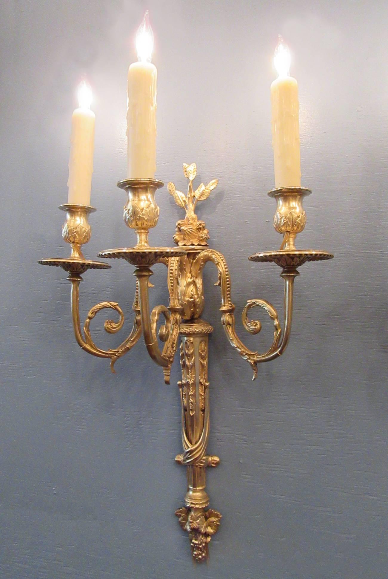 Régence Pair of Early 19th Century French Regence Bronze Dore Sconces with Grapes For Sale