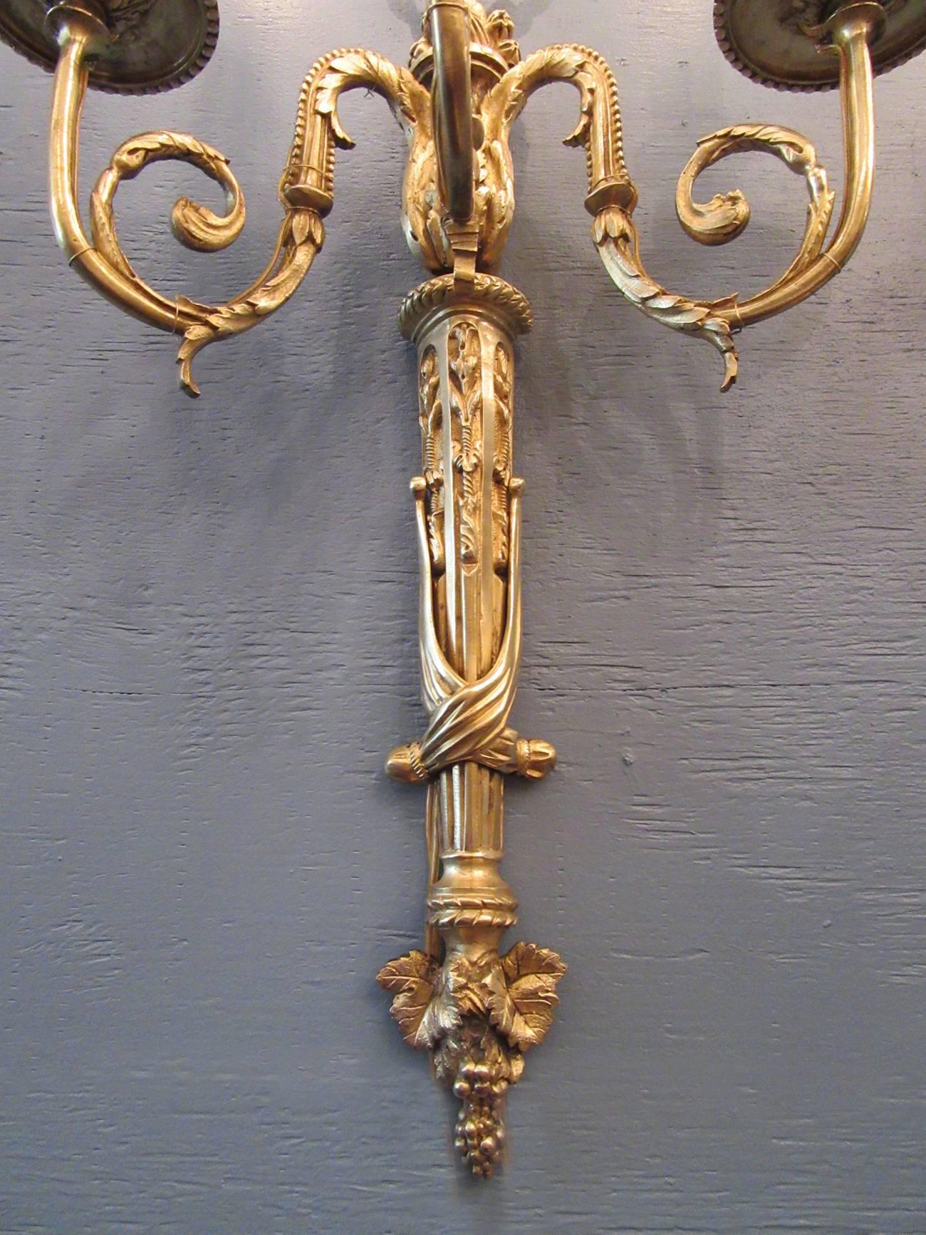Pair of Early 19th Century French Regence Bronze Dore Sconces with Grapes For Sale 1