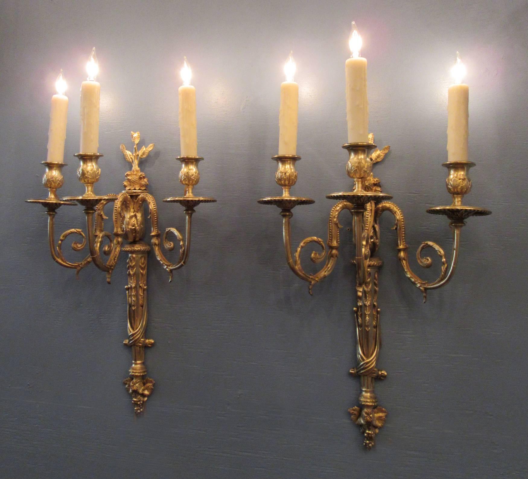 Pair of Early 19th Century French Regence Bronze Dore Sconces with Grapes For Sale 2