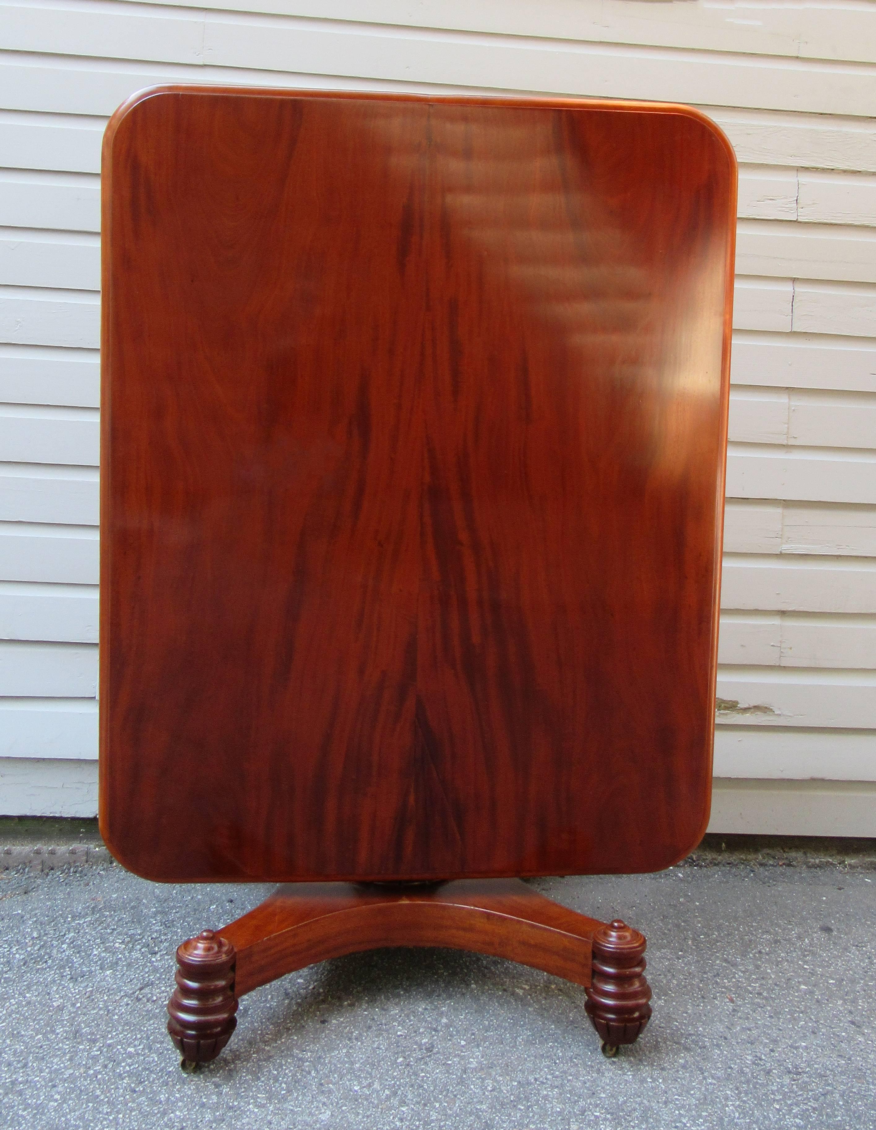 Early 19th Century English Regency Mahogany Tilt-Top Breakfast Table For Sale 4