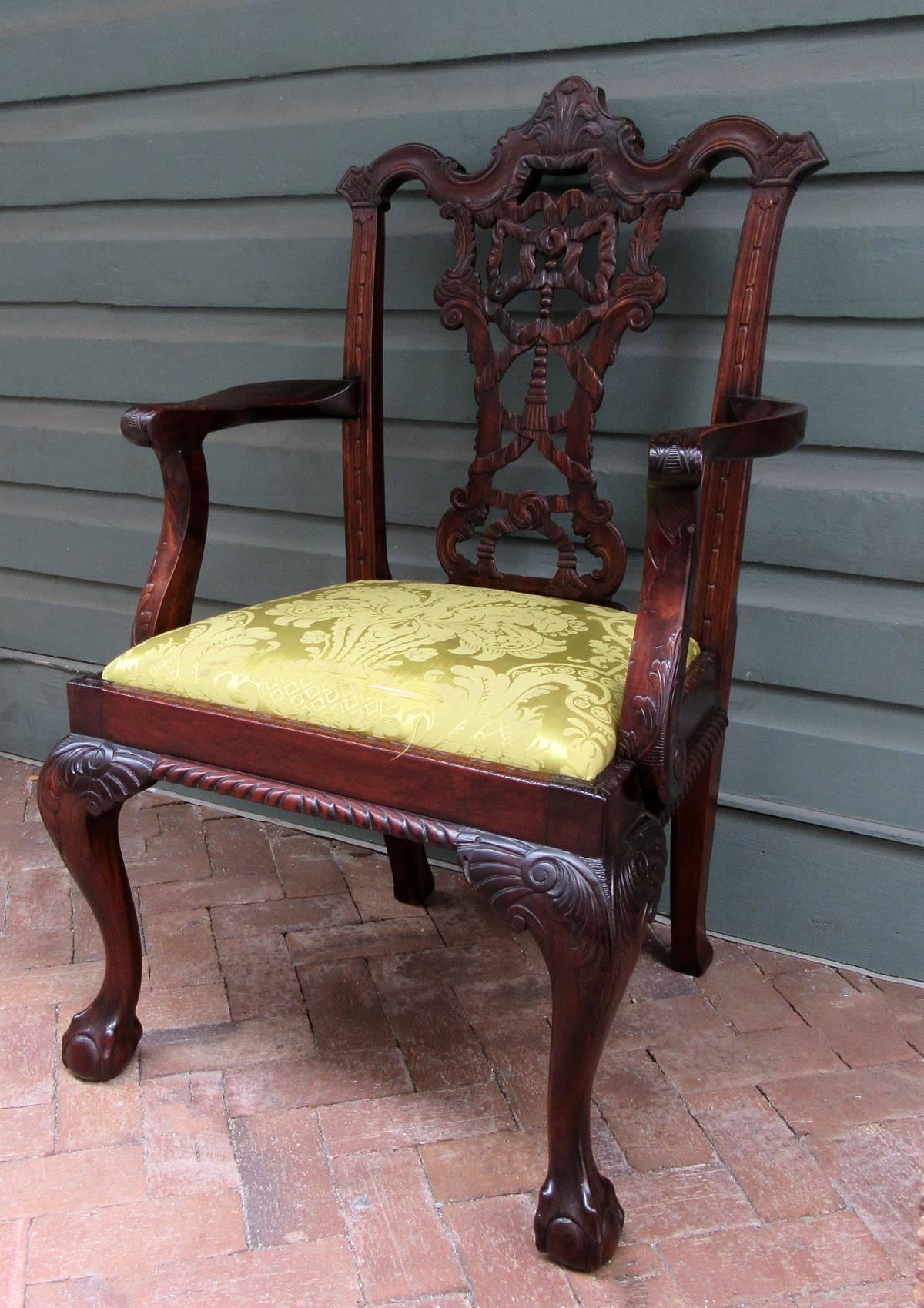 Hand-Carved Set of Eight 20th Century English Chinese Chippendale Mahogany Dining Chairs