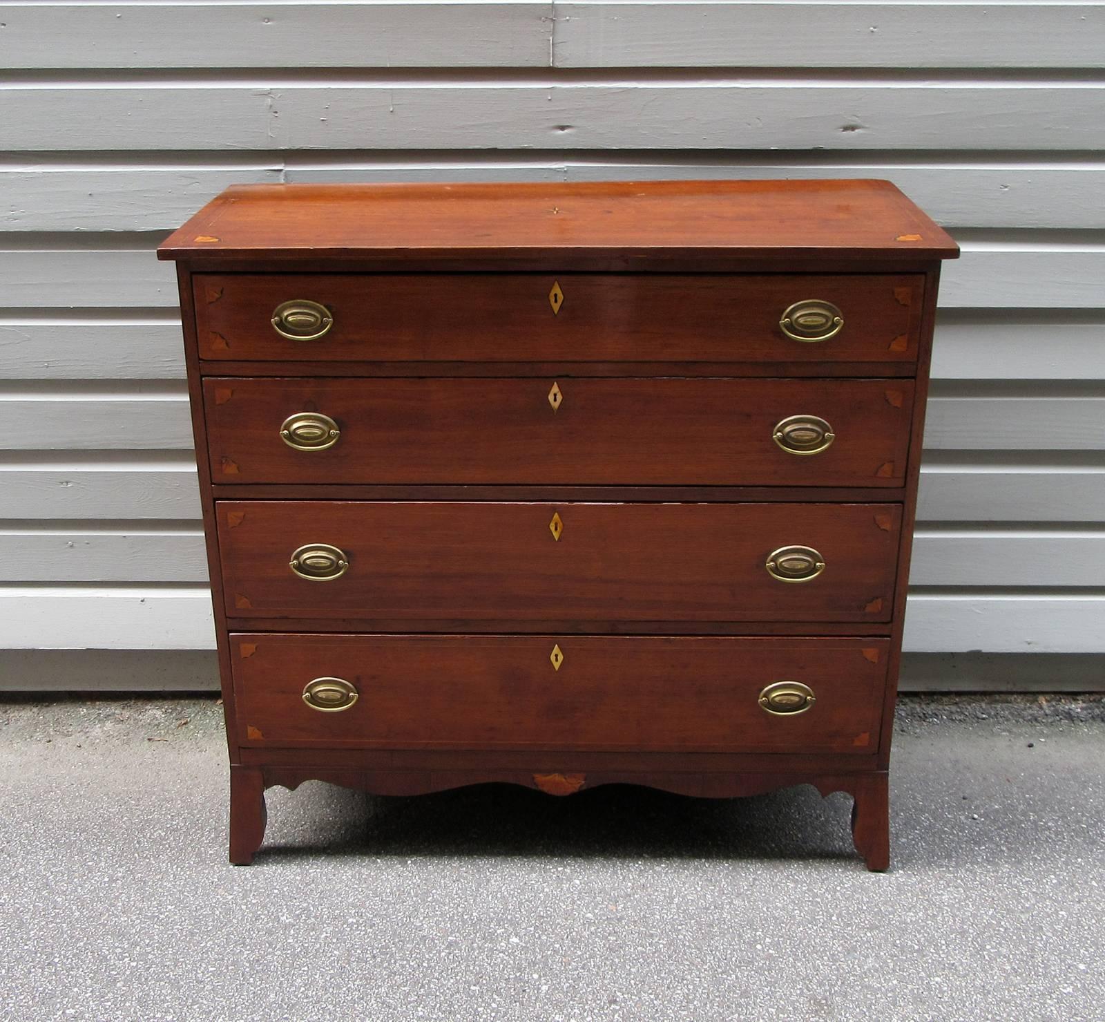 American Early 19th Century Virginia Federal Walnut Chest of Drawers with Compass Inlay