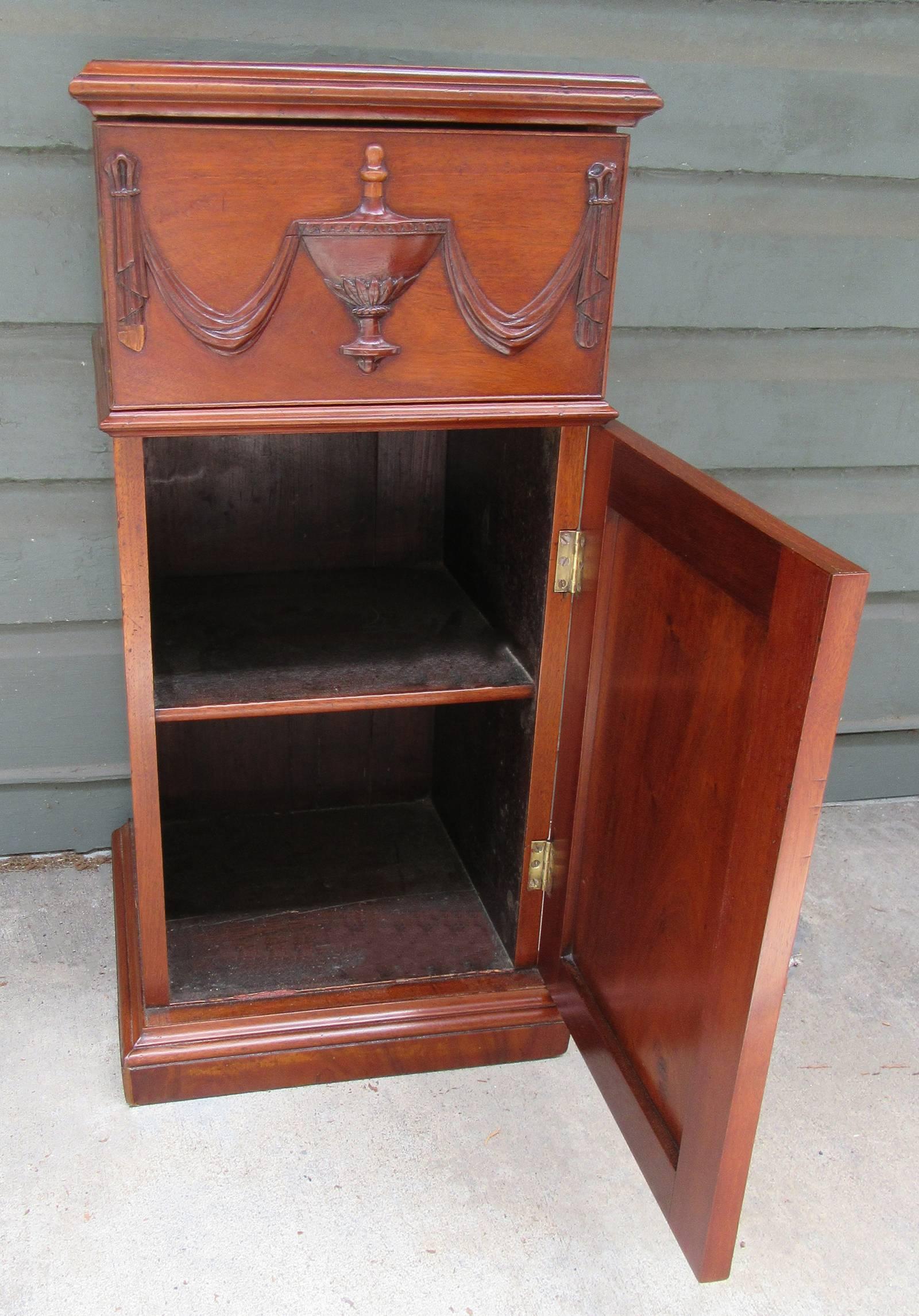 Early 19th Century English Regency Mahogany Pedestal Cabinet with Urn Carving In Good Condition In Charleston, SC