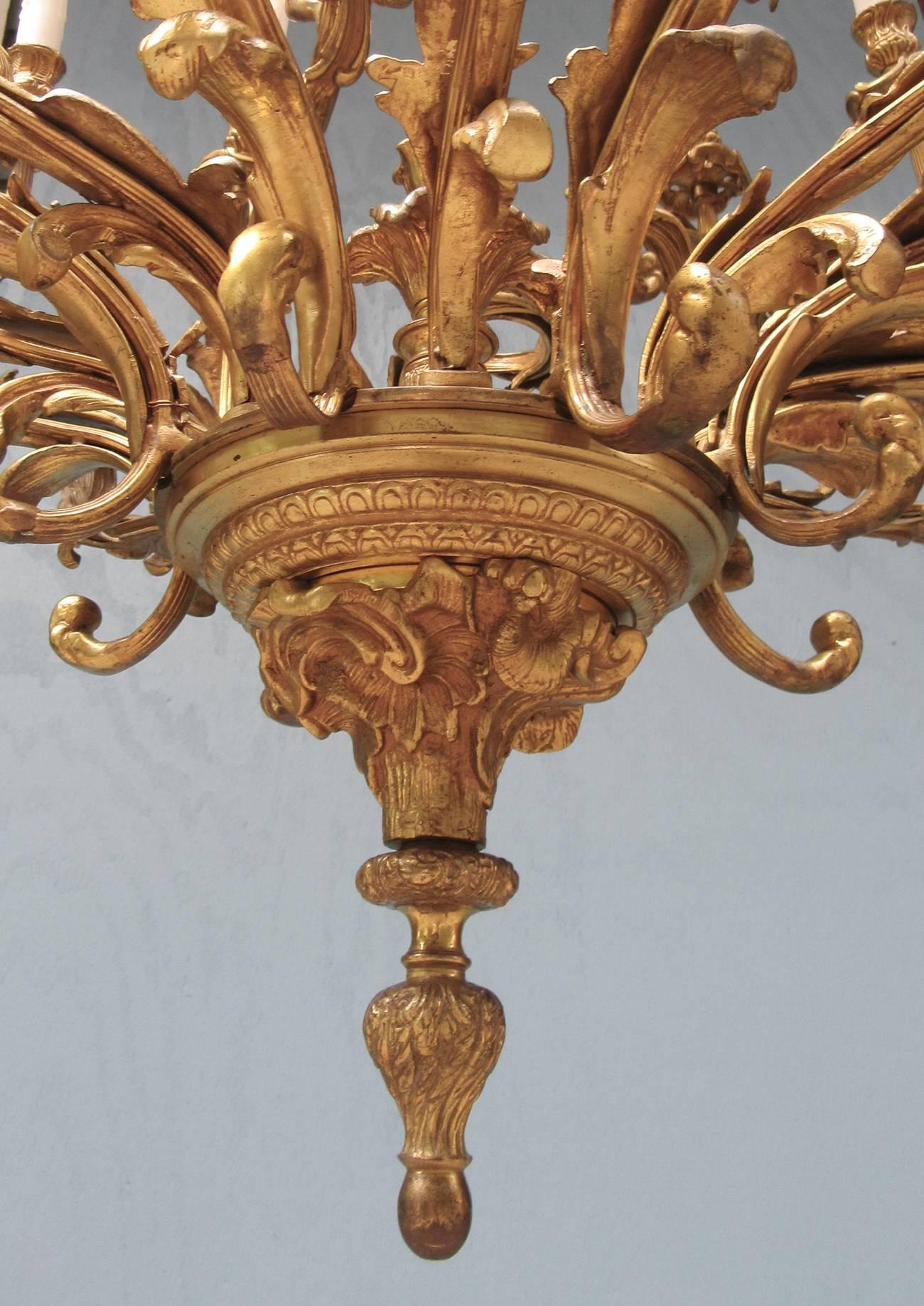 Early 20th Century French Louis XIV Bronze Doré Foliate and Putti Chandelier 4