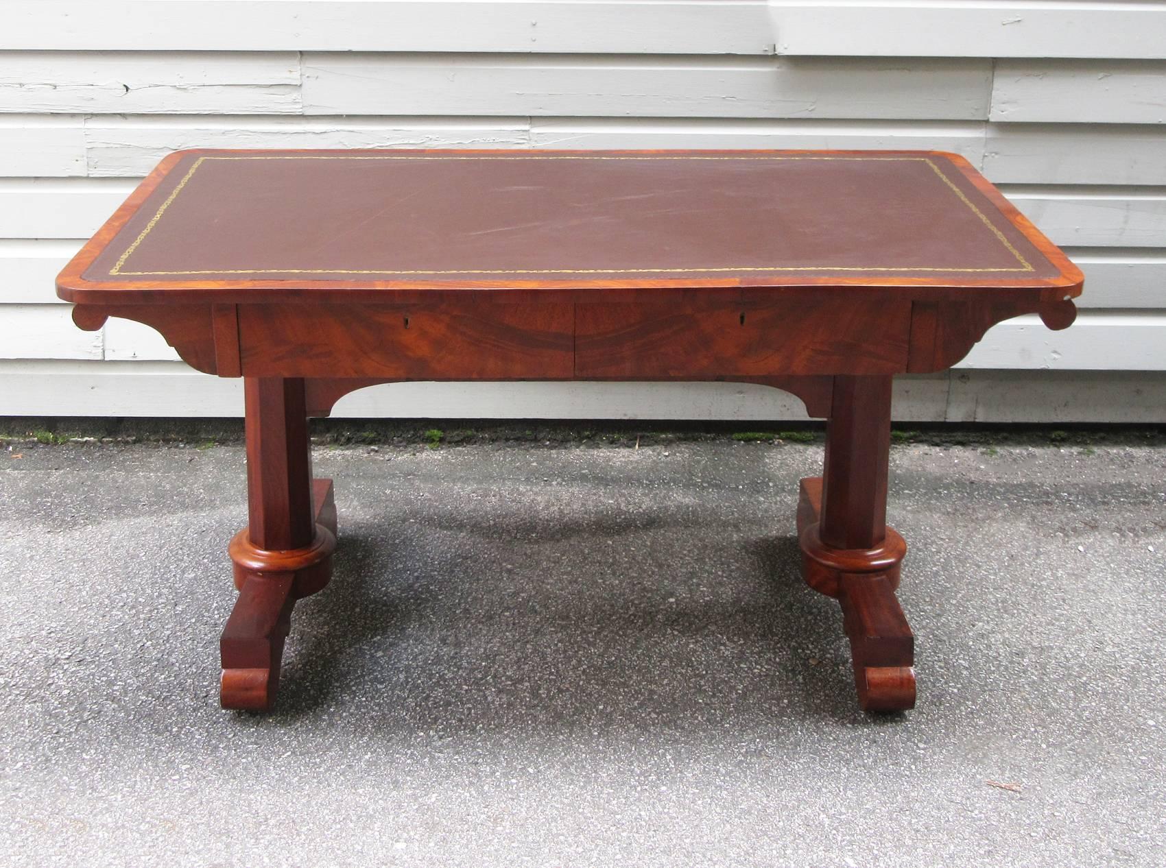Early 19th Century English Regency Mahogany with Leather Top Desk or Sofa Table In Excellent Condition In Charleston, SC