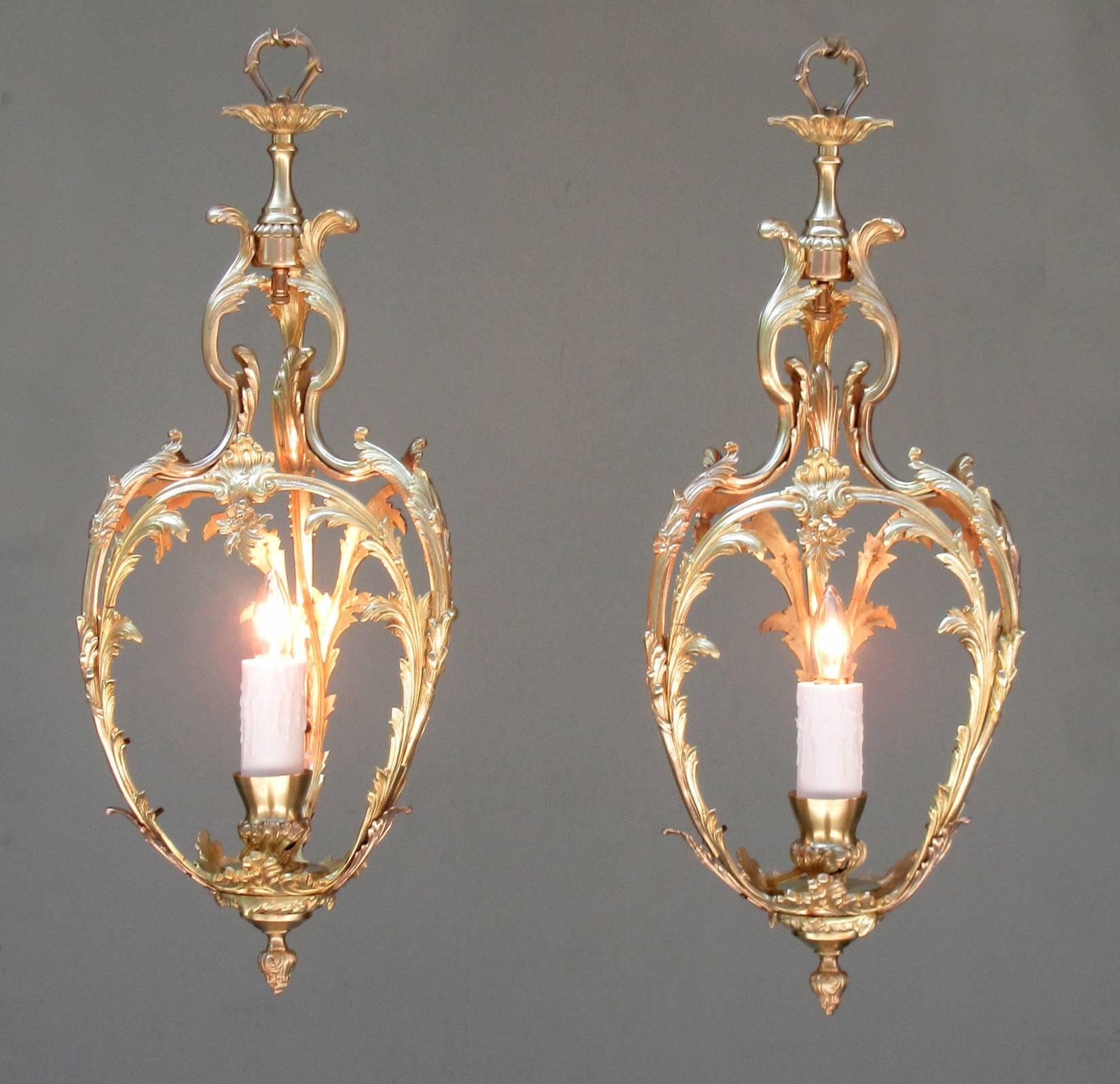 Early 20th Century French Louis XVI Bronze Dore Foliate Lanterns 1