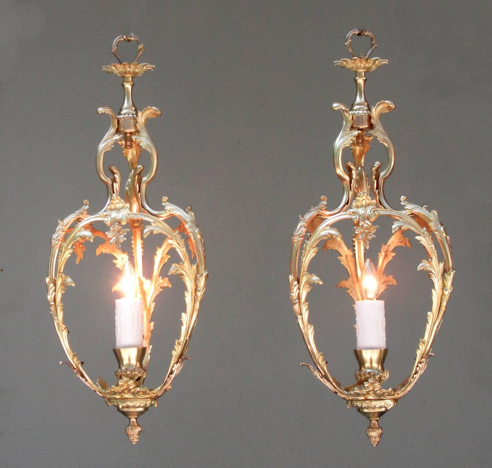 Early 20th Century French Louis XVI Bronze Dore Foliate Lanterns 4