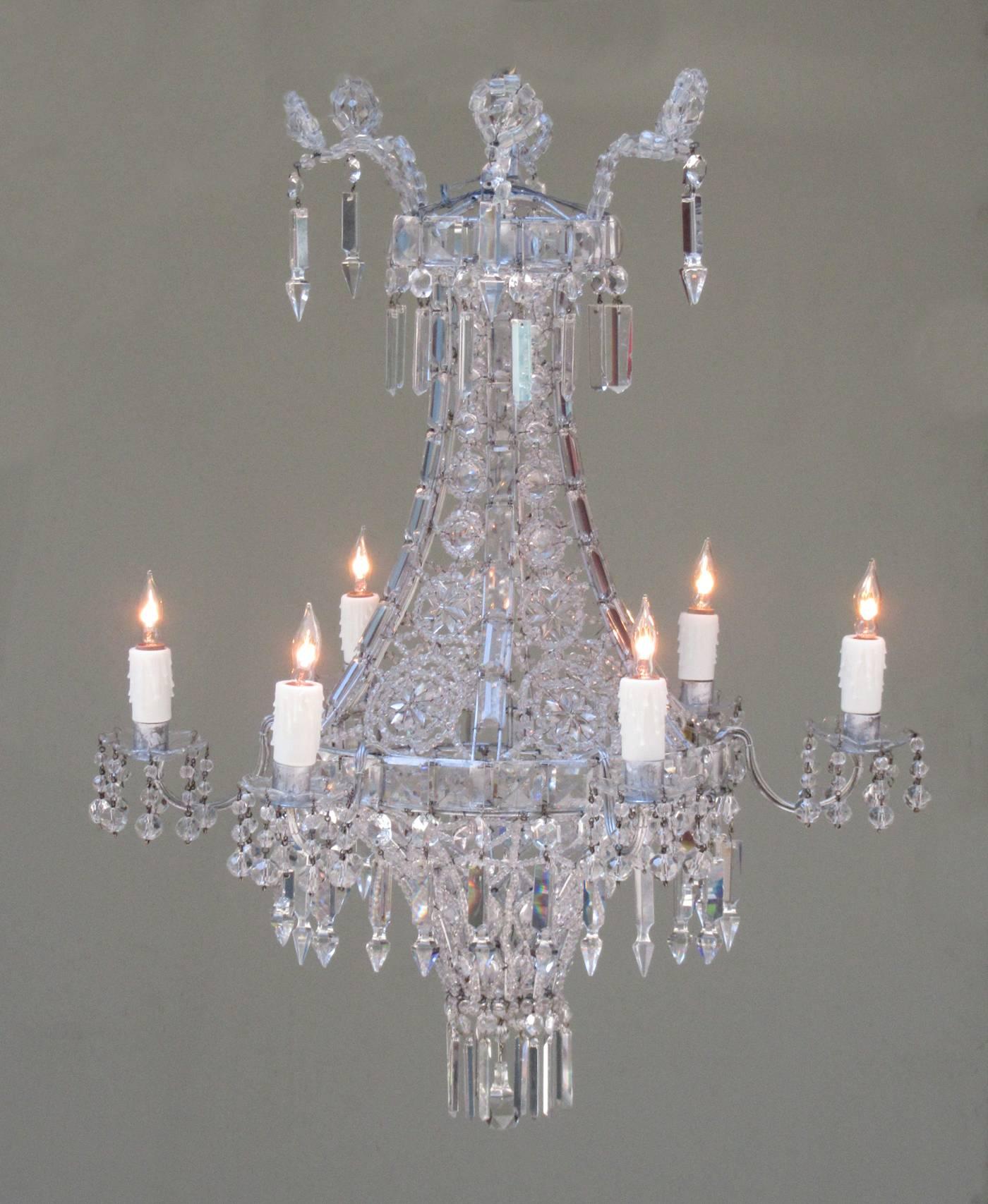 Early 20th Century Italian Neoclassical Crystal and Tole Chandelier 4