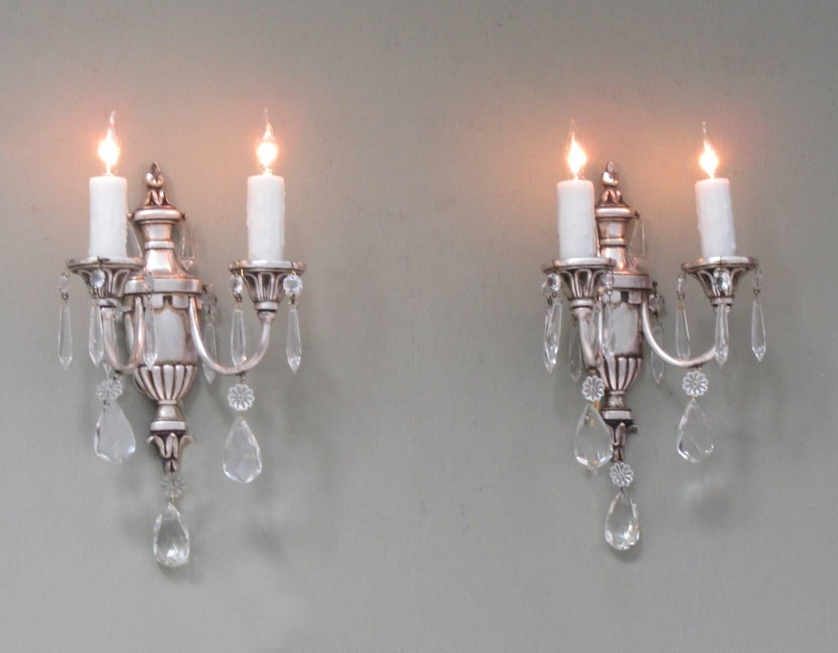 Early 20th Century Italian Neoclassical Silvered Bronze Urn and Crystal Sconces 2