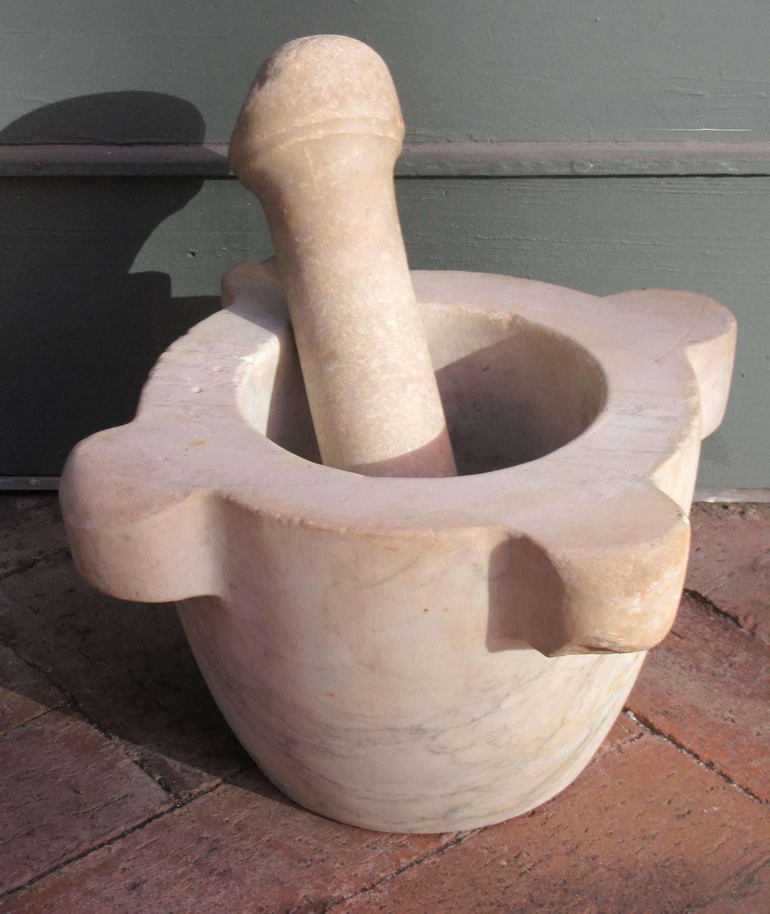 An Italian marble mortar and pestle set from the 18th century, featuring a pourer for mixing in liquid. A stylish accessory for kitchen decor.