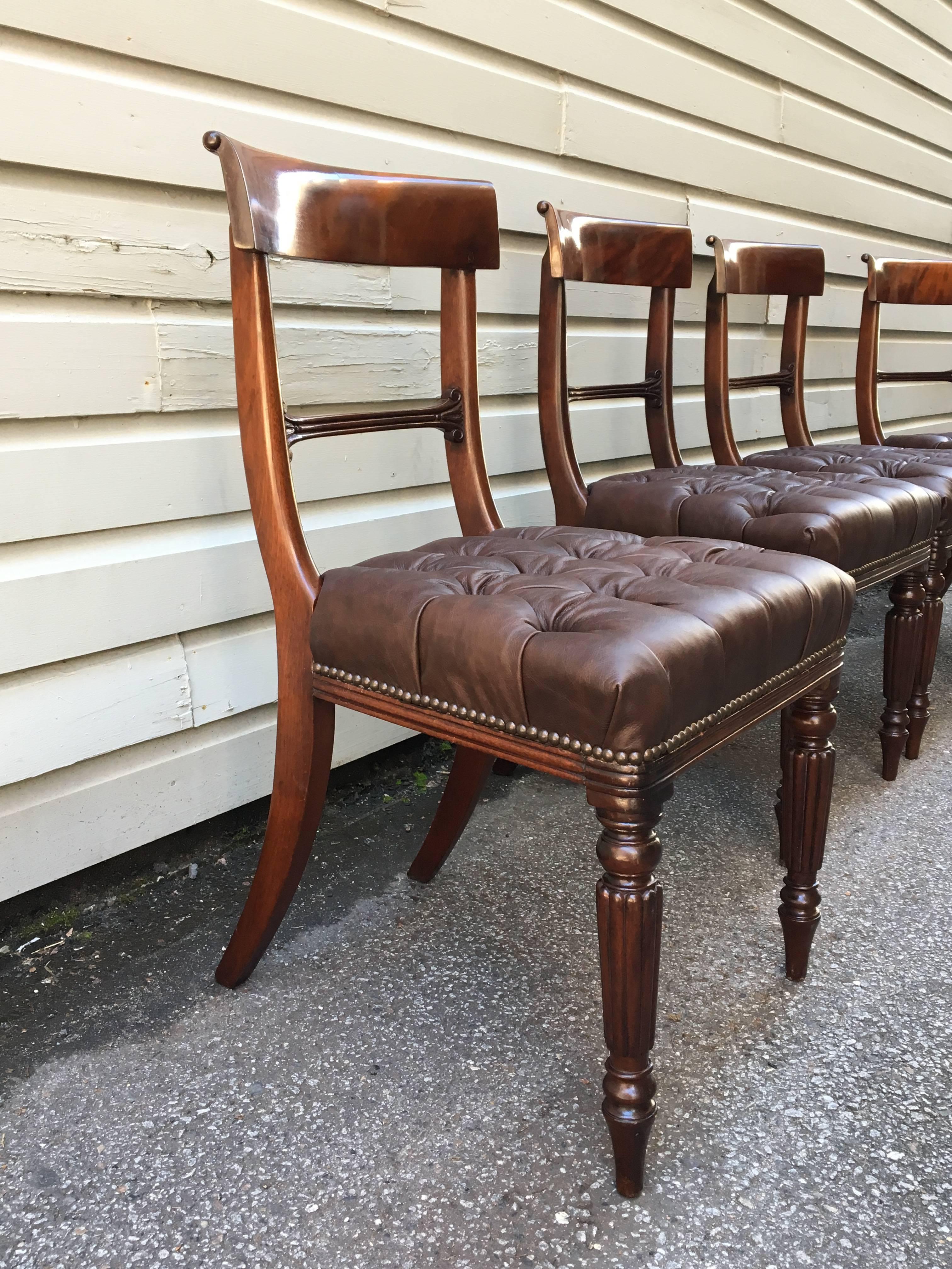 19th Century Set of Six Philadelphia, Baltimore Mahogany Tufted Leather Chairs  In Good Condition In Charleston, SC