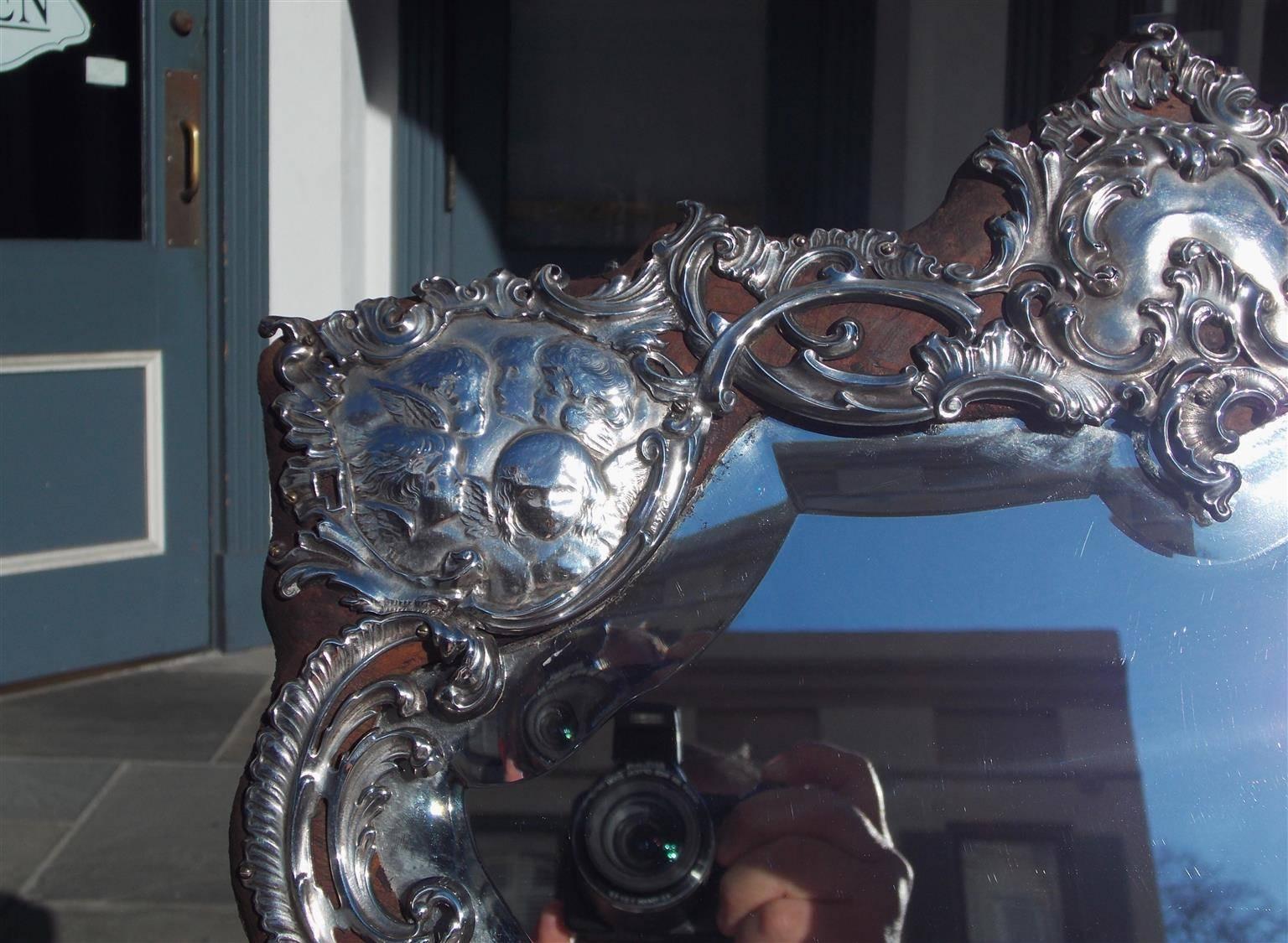 Specchio da toeletta in argento sterling con cherubino alato, circa 1770 In condizioni ottime in vendita a Charleston, SC