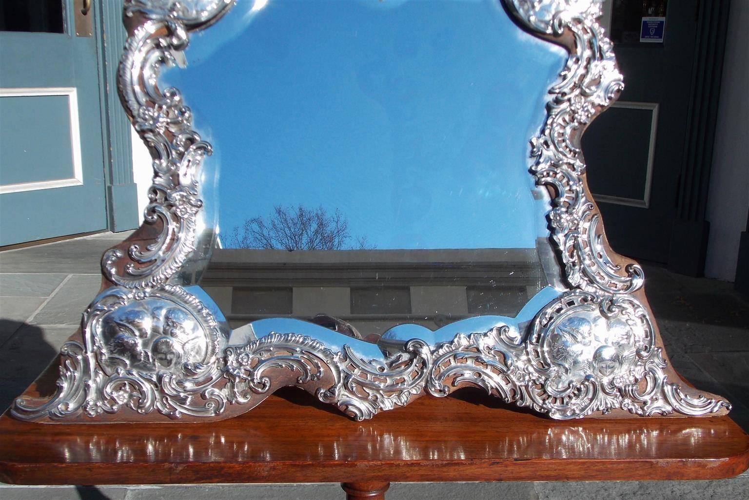 Fine XVIII secolo Specchio da toeletta in argento sterling con cherubino alato, circa 1770 in vendita