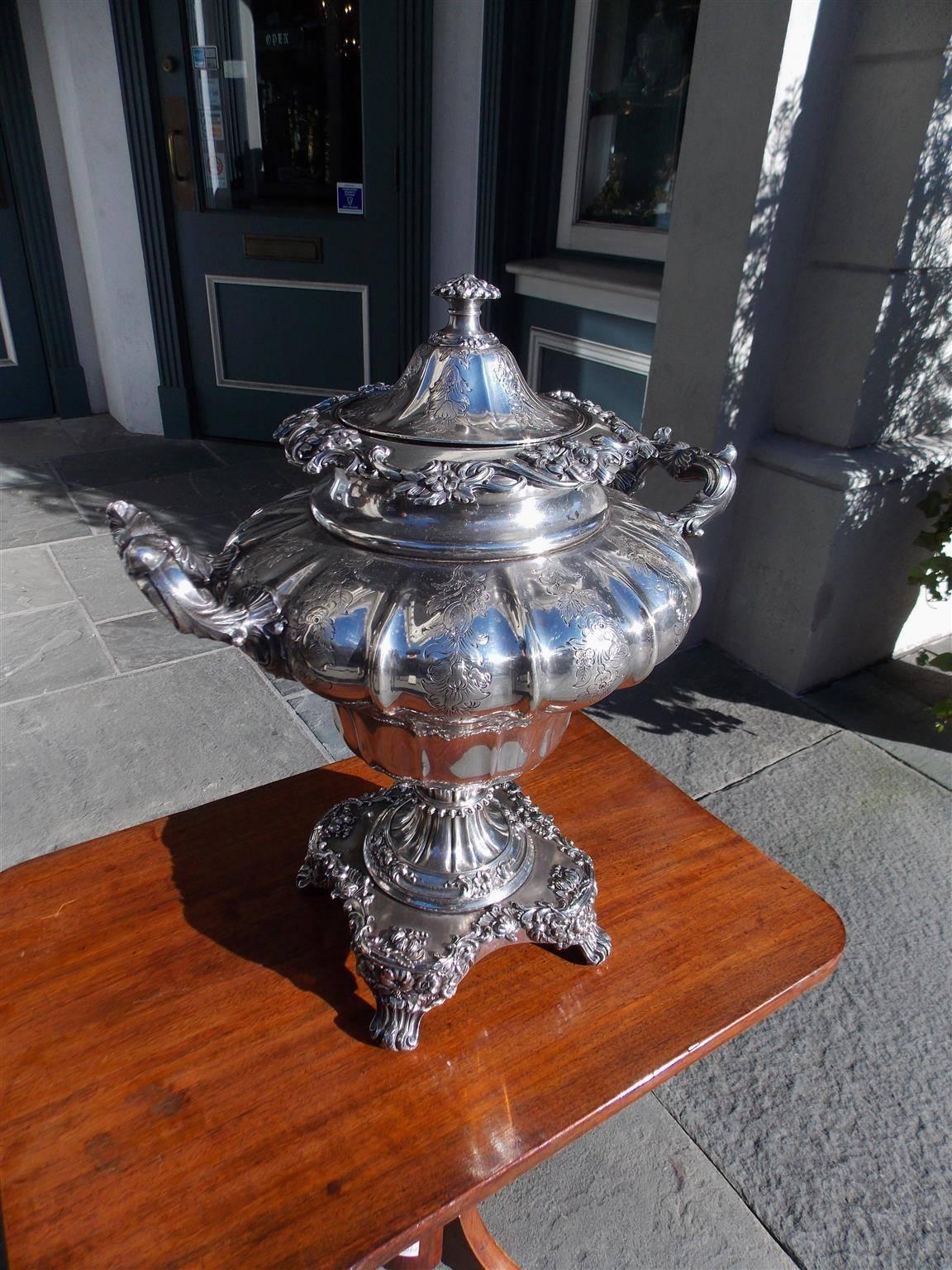 Urna de té inglesa de Sheffield con acanto cincelado a mano, circa 1830 Mediados del siglo XIX en venta