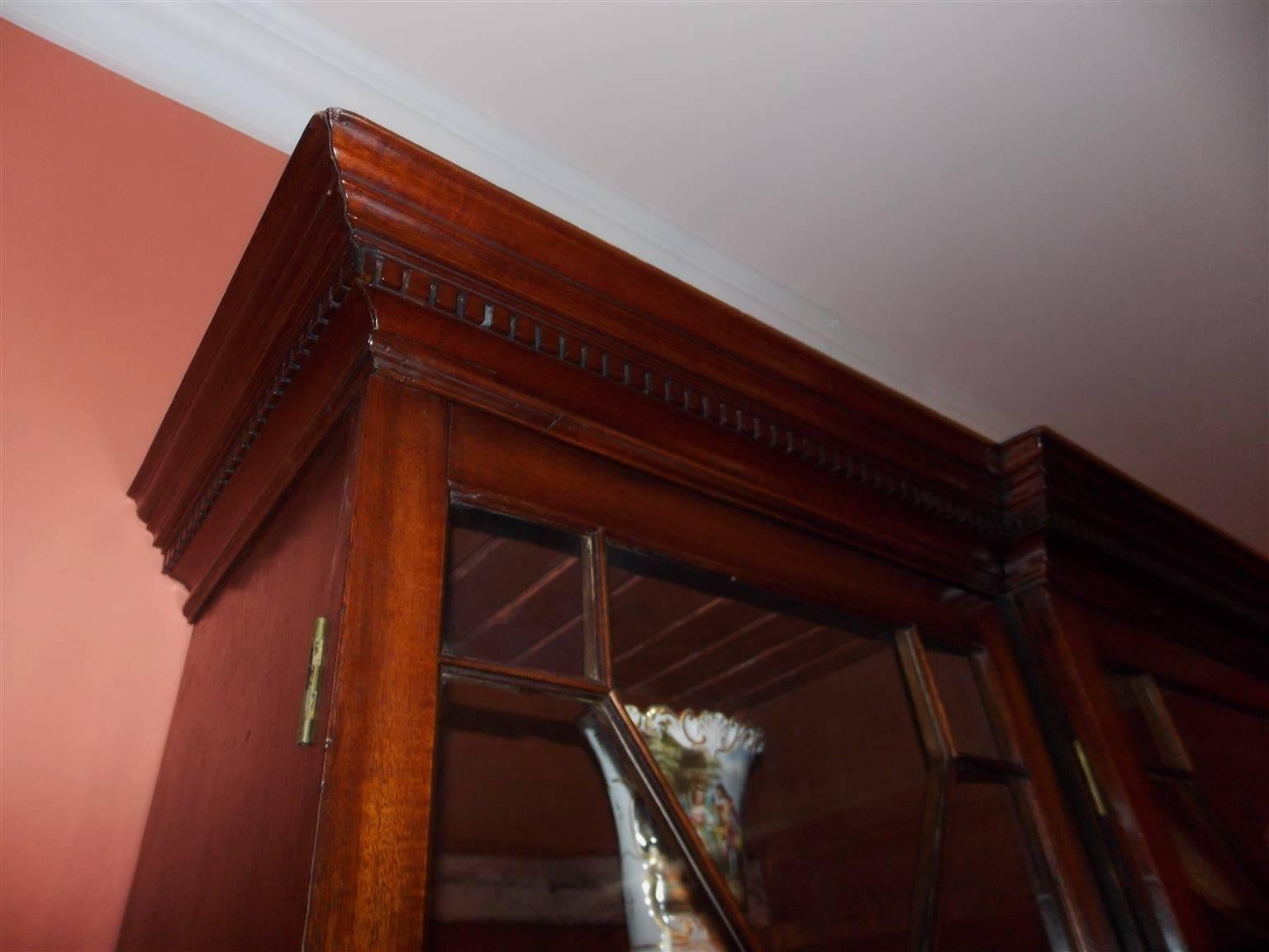 English Mahogany Dental Molding and Glass Front Breakfront, Circa 1800 In Excellent Condition In Hollywood, SC