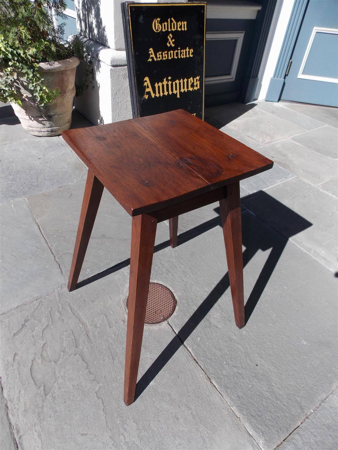 American Walnut Plantation Stand, Circa 1800 In Excellent Condition For Sale In Charleston, SC