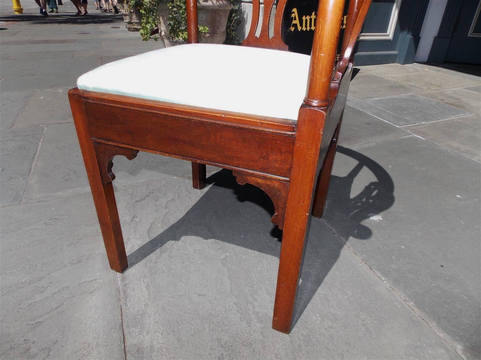 Hand-Carved American Georgian Walnut Upholstered Corner Chair, Circa 1770 For Sale