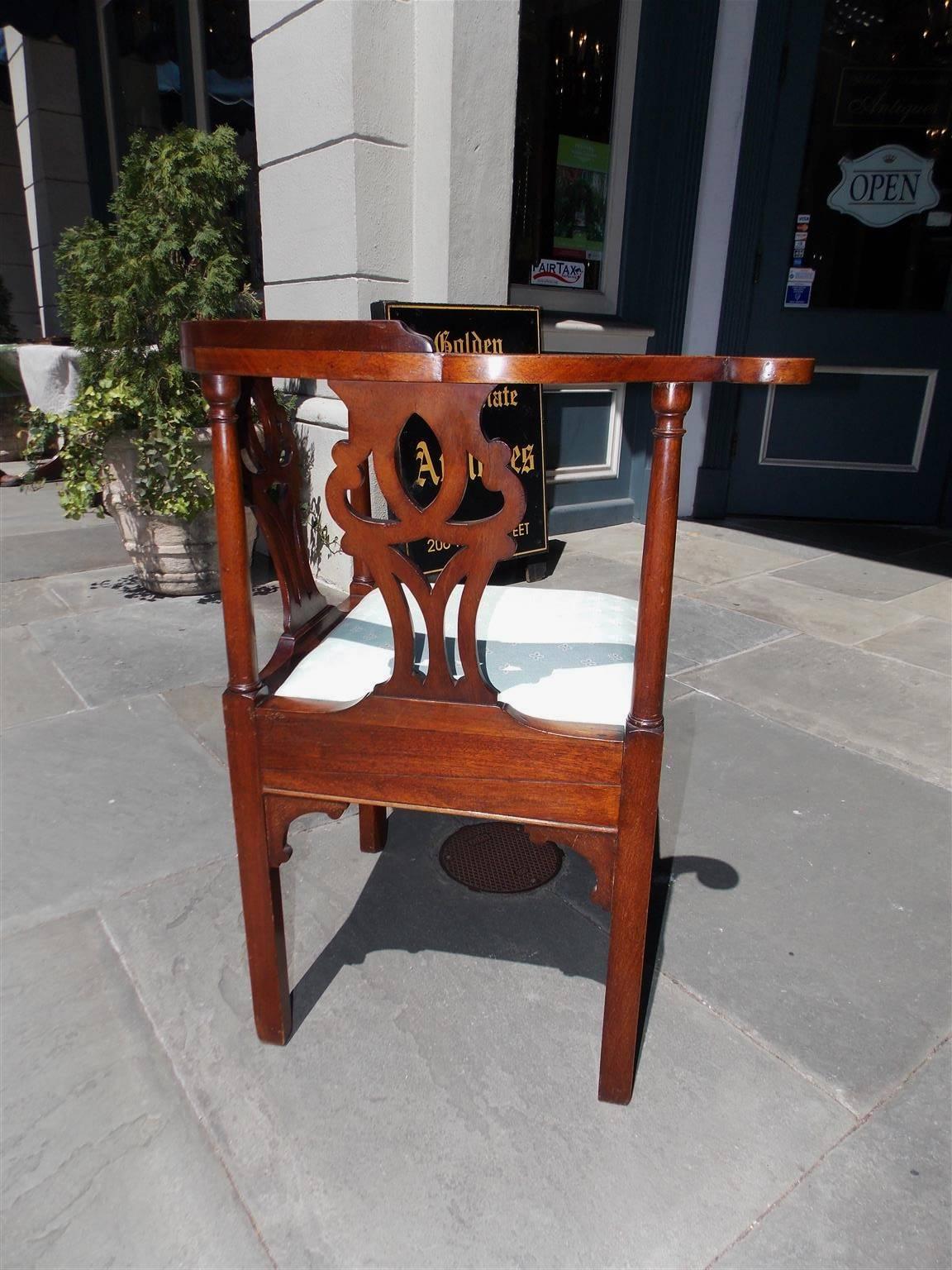Late 18th Century American Georgian Walnut Upholstered Corner Chair, Circa 1770 For Sale
