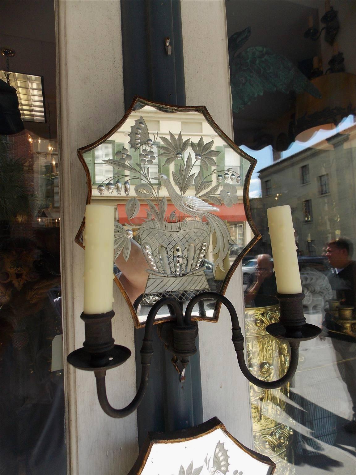 Argenté Paire d'appliques murales vénitiennes en bronze et miroir décoratif gravé à l'eau-forte, vers 1800 en vente