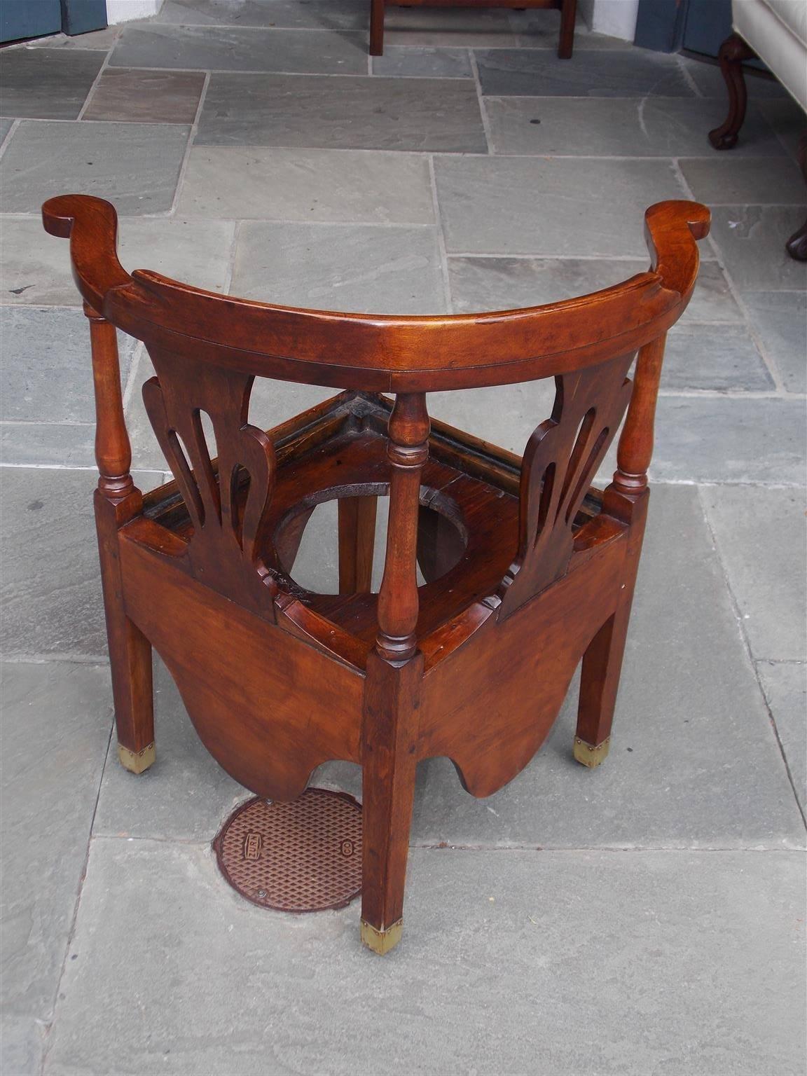 American Chippendale Maple Corner Potty Chair, Circa 1770 In Excellent Condition In Hollywood, SC