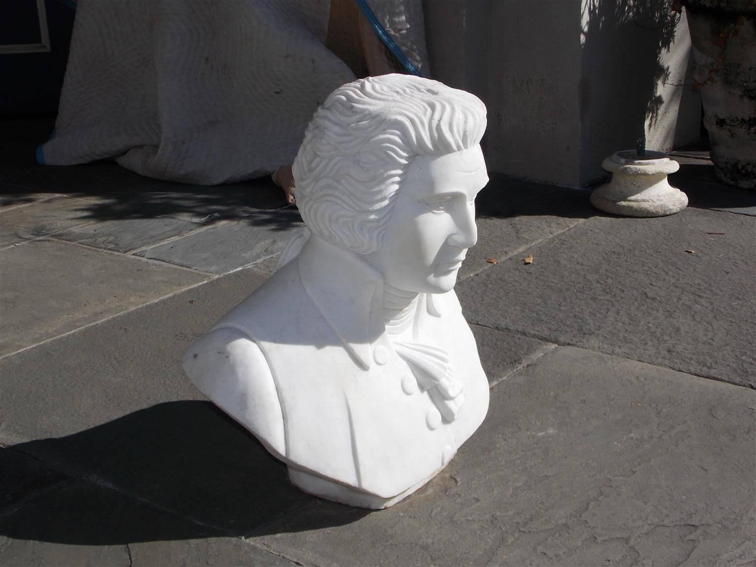 Buste en marbre anglais de Ludwig Van Beethoven, fin du XIXe siècle.
Ludwig van Beethoven était un compositeur et pianiste allemand. Figure cruciale de la transition entre l'ère classique et l'ère romantique dans la musique artistique occidentale,