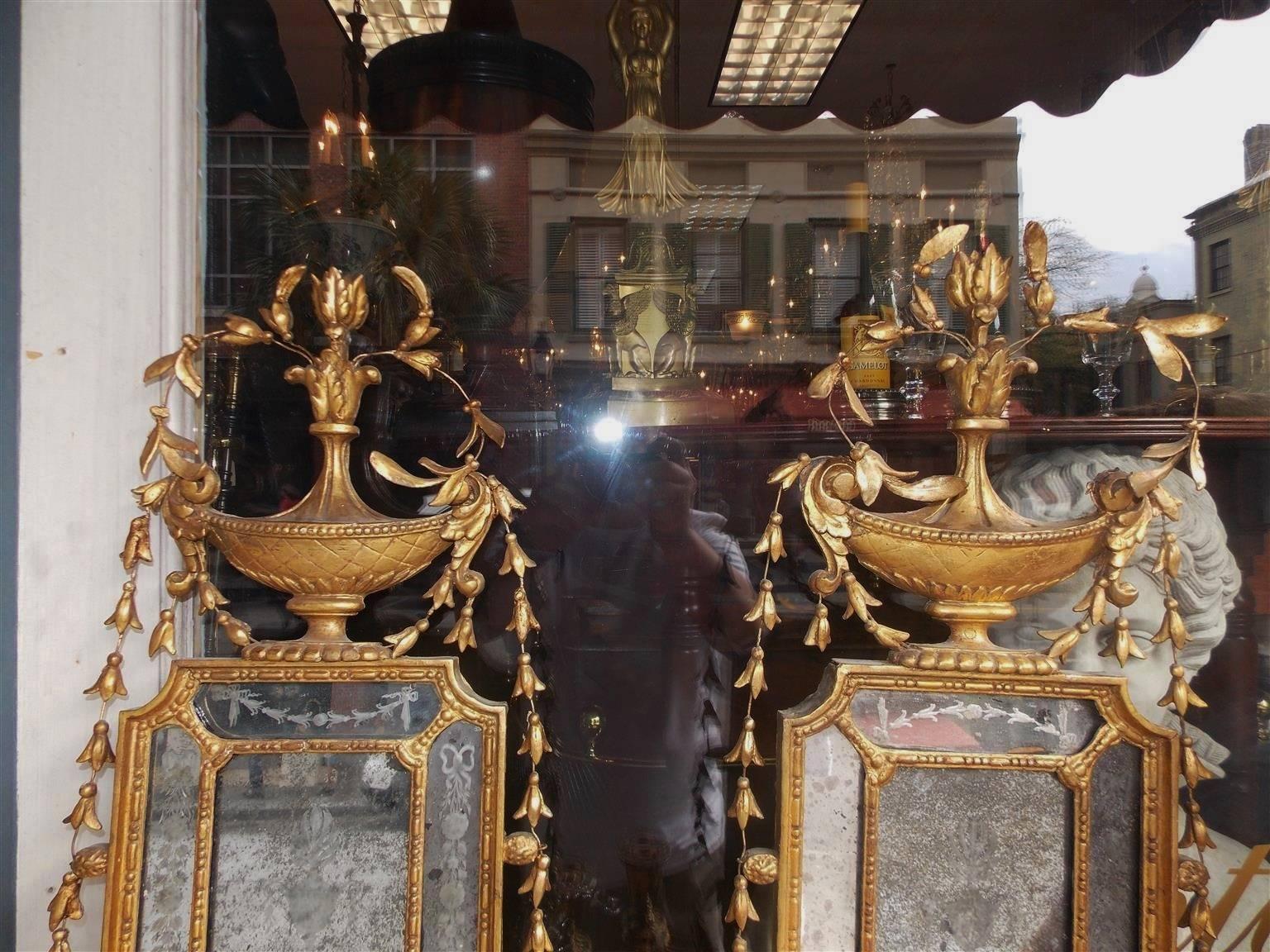 Set of Four George III Gilt Floral Mirror Wall Sconces, Circa 1780 In Excellent Condition For Sale In Hollywood, SC