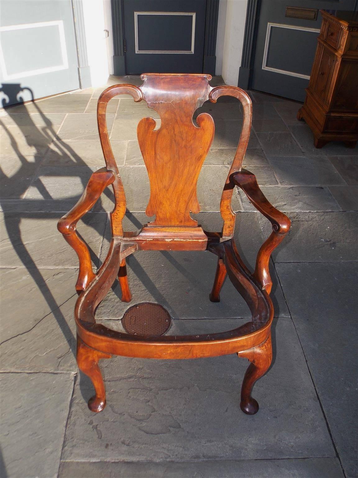 English Queen Anne Burl Walnut Shepard's Crook Armchair, Circa 1740 In Excellent Condition In Hollywood, SC