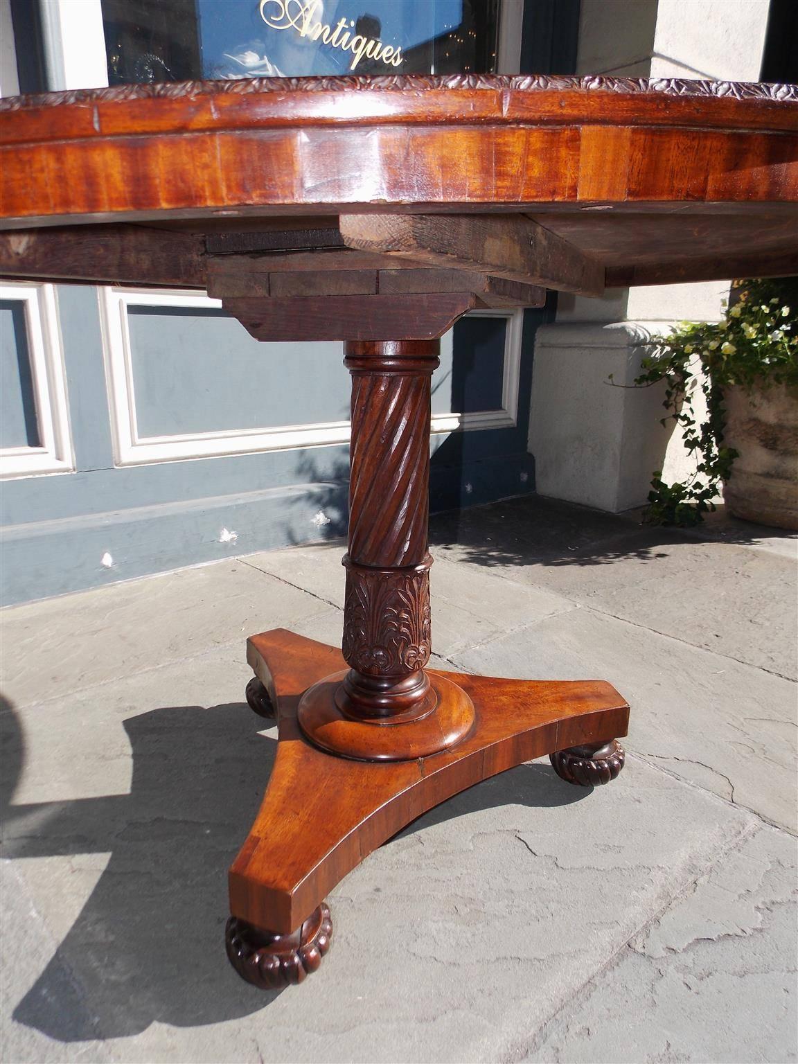 English Mahogany Decorative Carved Hibiscus Centre Table, Circa 1815 In Excellent Condition For Sale In Charleston, SC