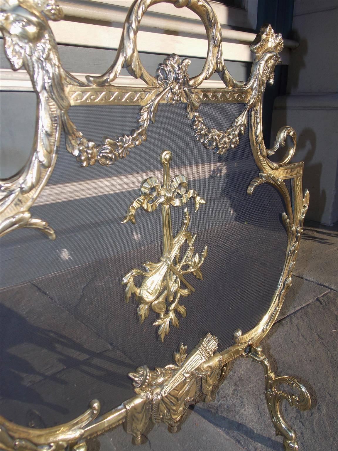 Parafuoco francese in ottone con gallo e fogliame, 1830 circa In condizioni ottime in vendita a Charleston, SC