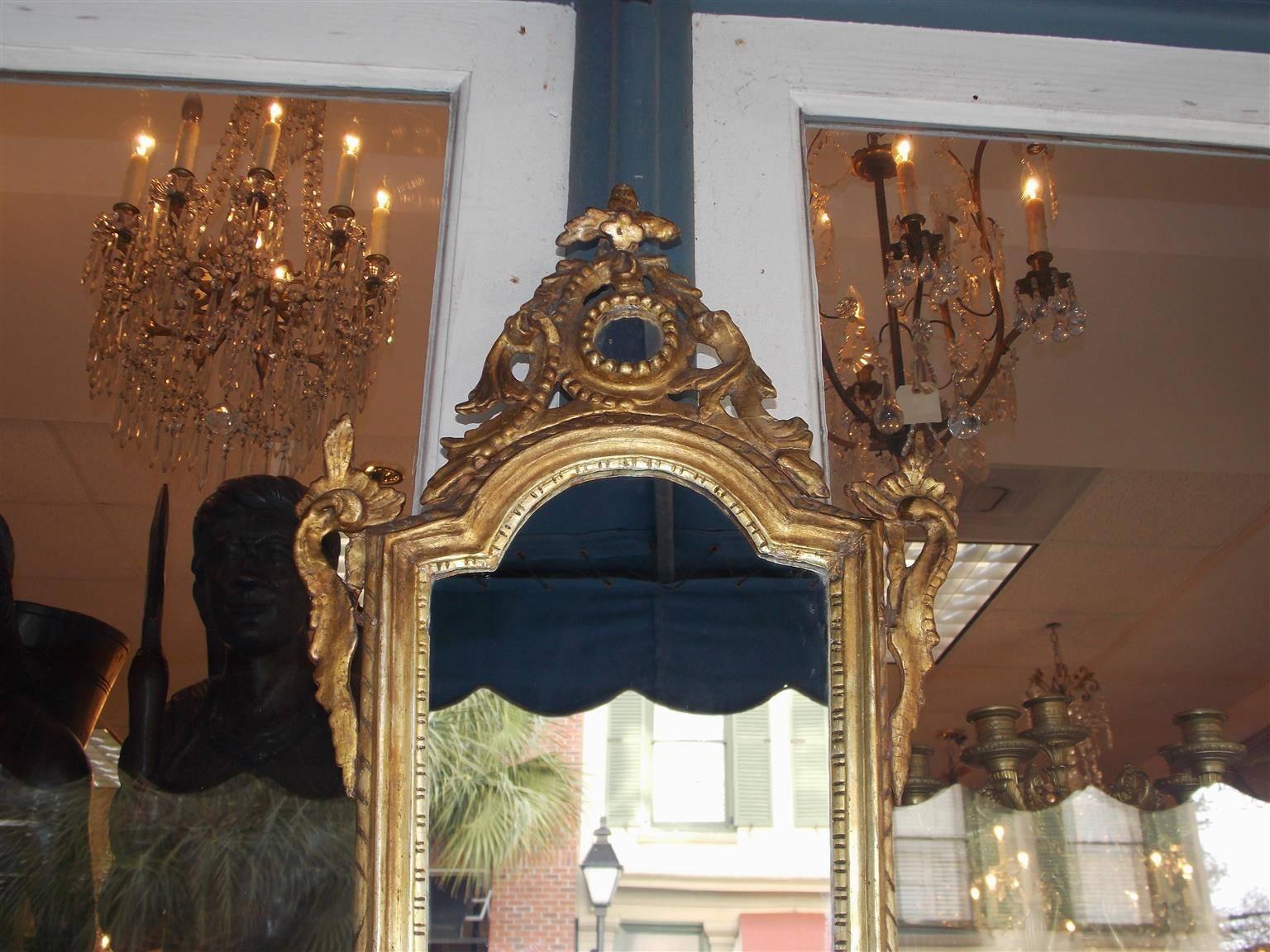 Paire de miroirs muraux à feuillage italiens en bois sculpté et doré, vers 1810 Excellent état - En vente à Hollywood, SC