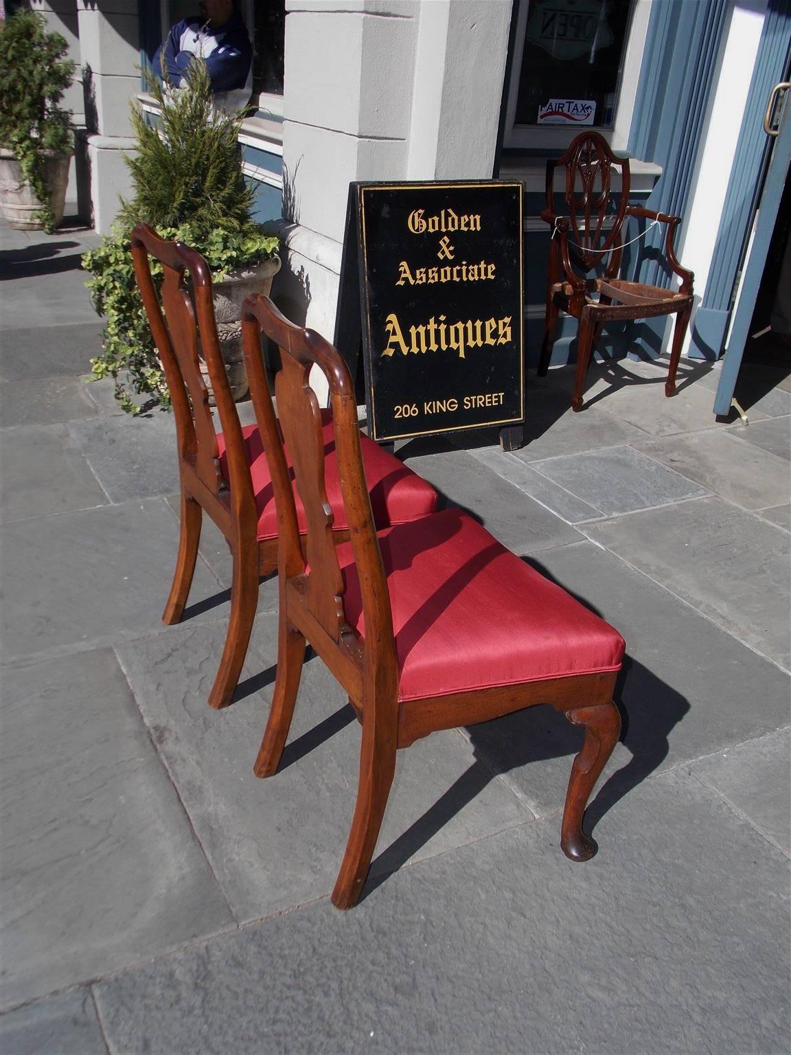 Paar amerikanische Queen Anne-Beistellstühle aus Wurzelnussholz, Paar, um 1800 im Angebot 2